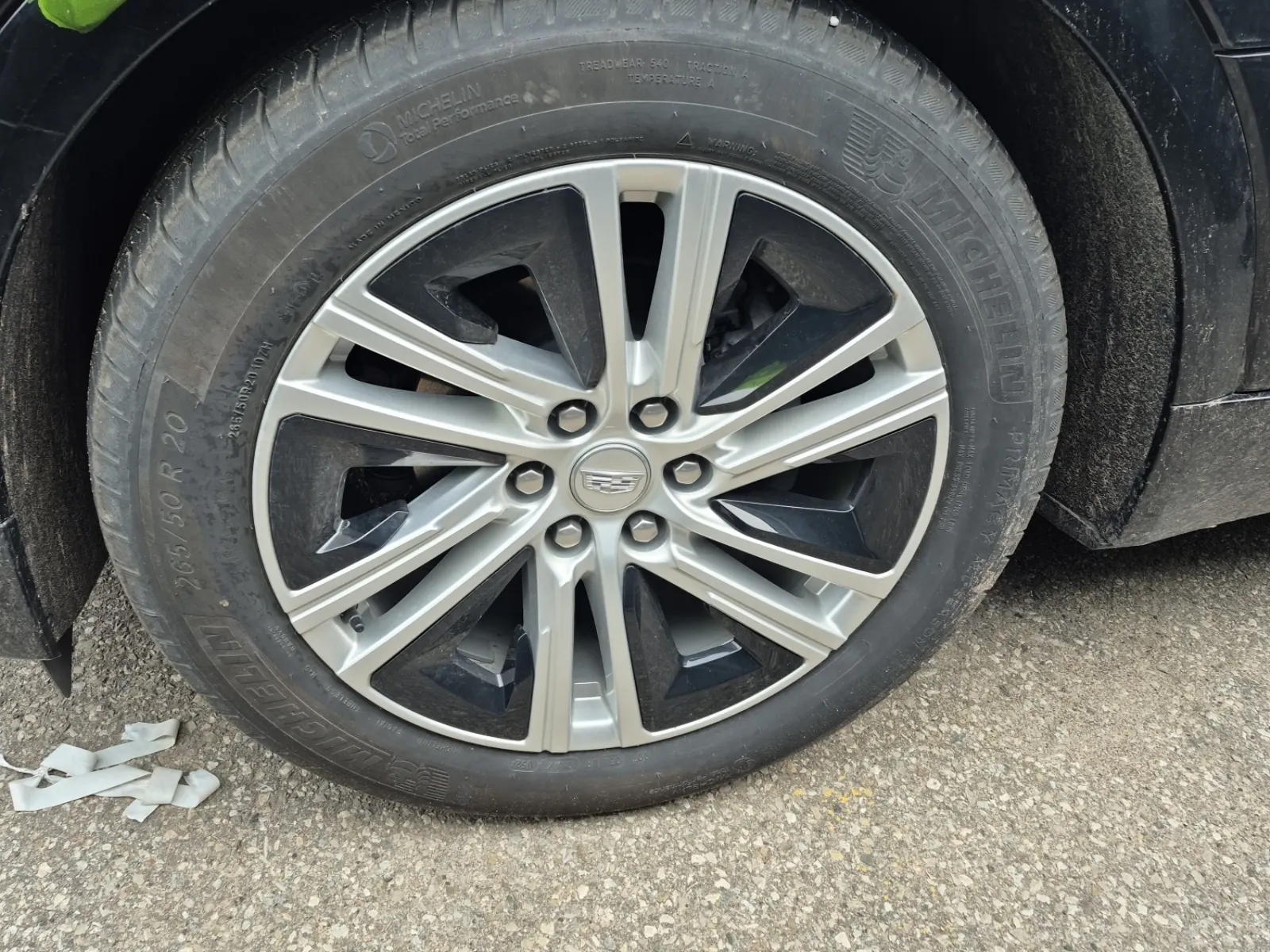 Front driver wheel/tire photo