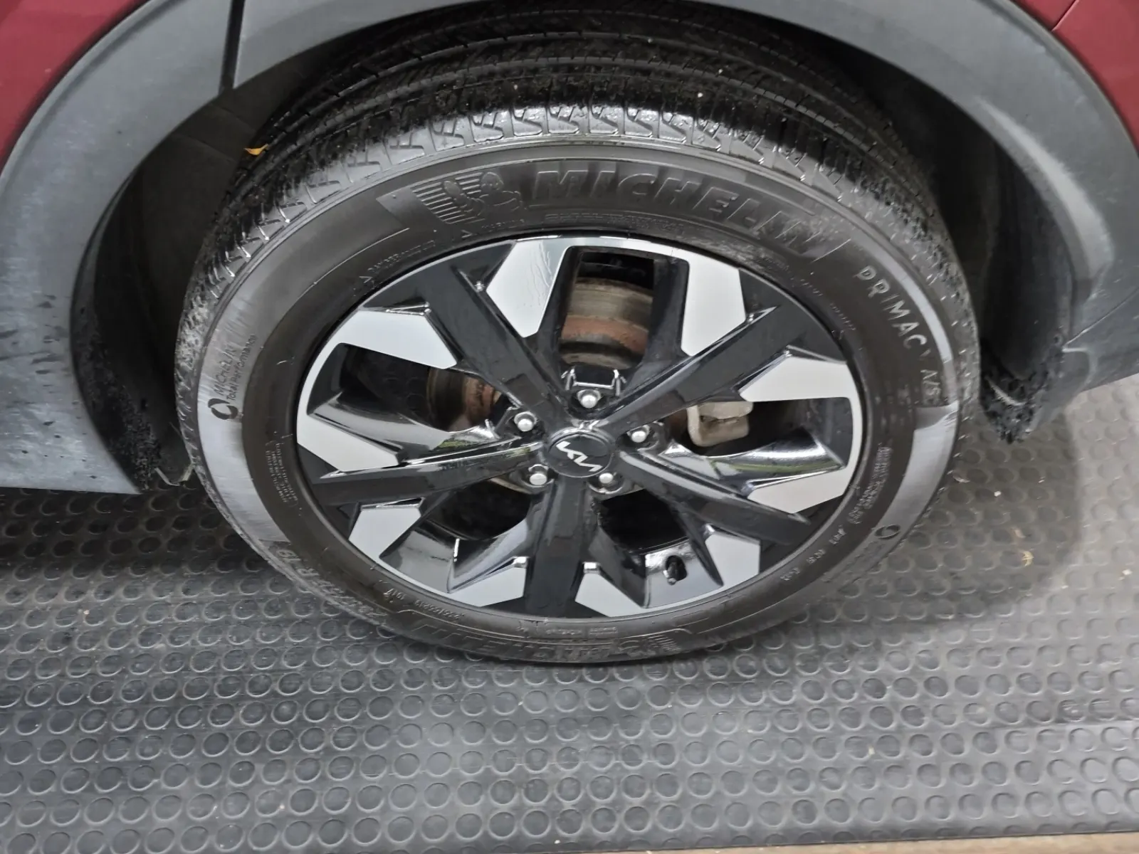 Left Rear Wheel/Tire Photo