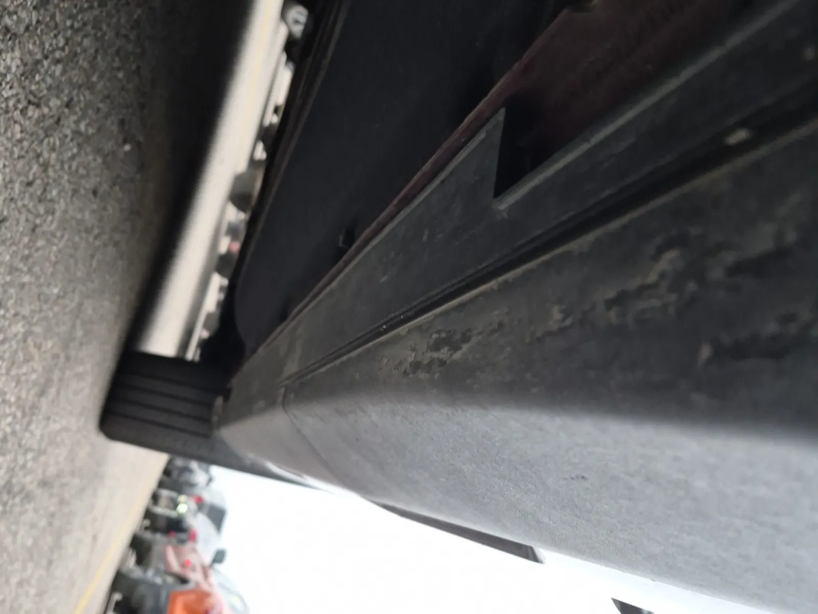 Undercarriage - Passenger Photo