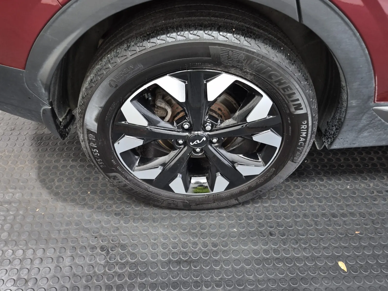 Right Rear Wheel/Tire Photo