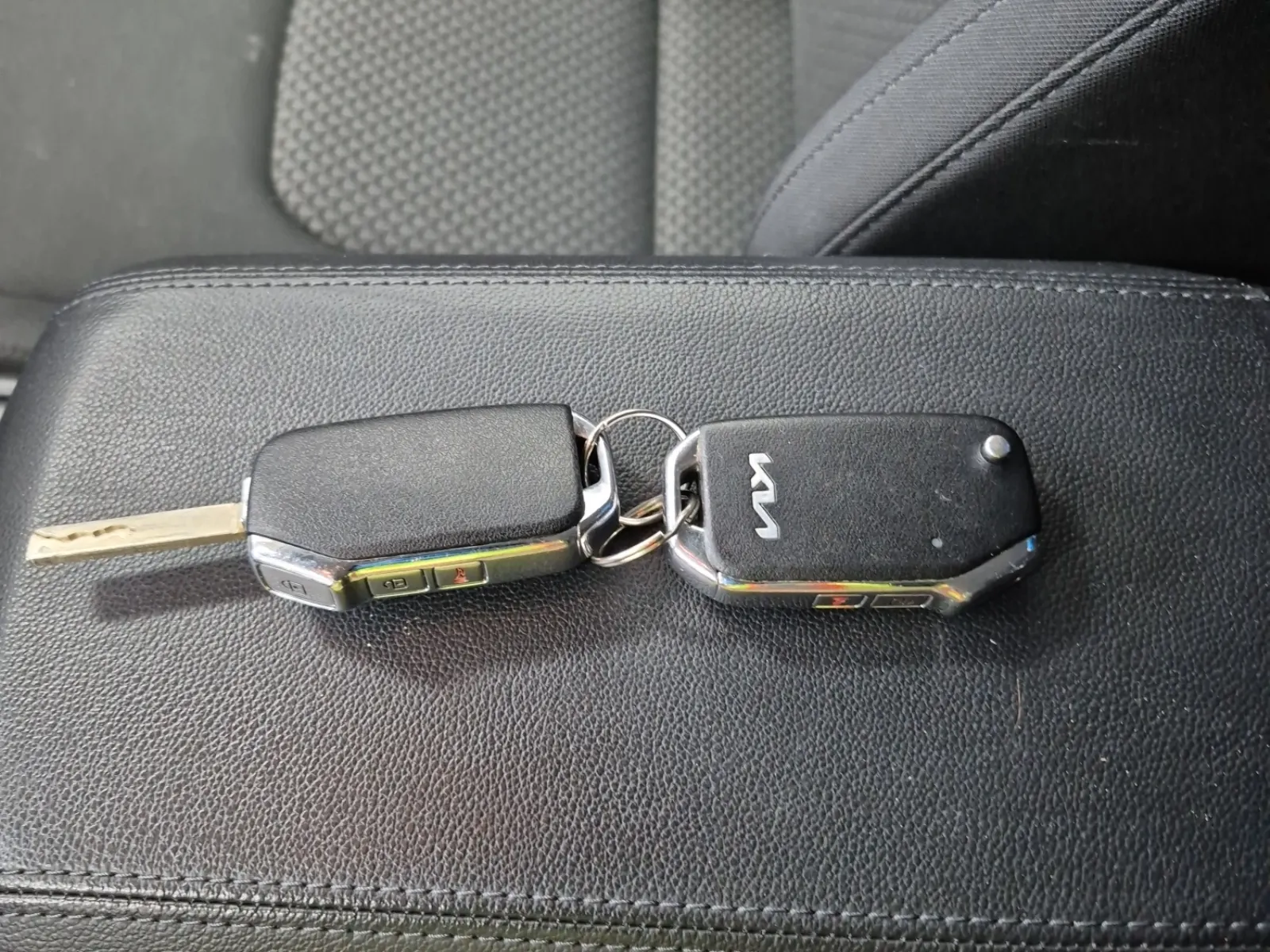 Keys/Fobs/Manual Photo