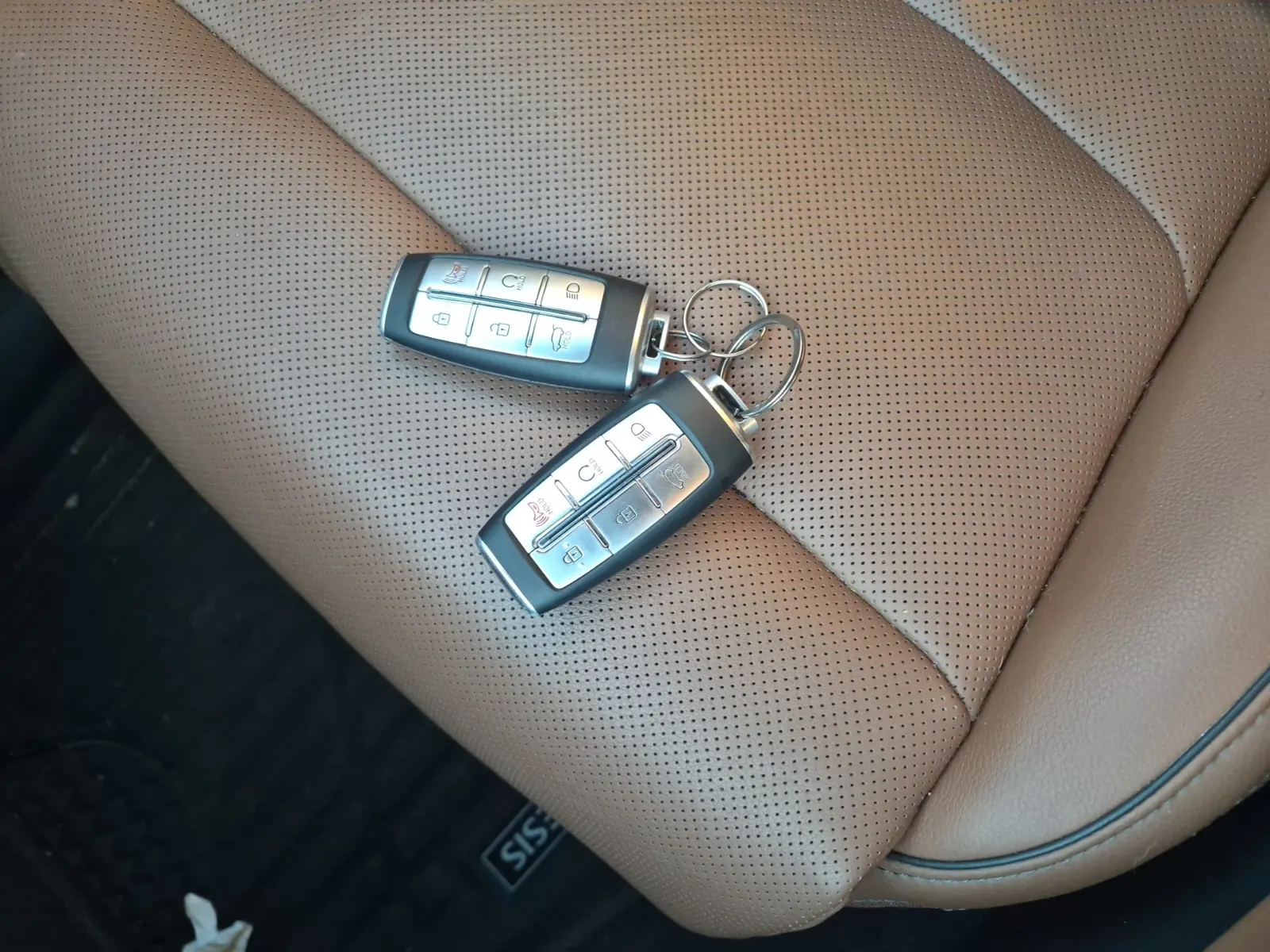 Keys/Fobs/Manual Photo
