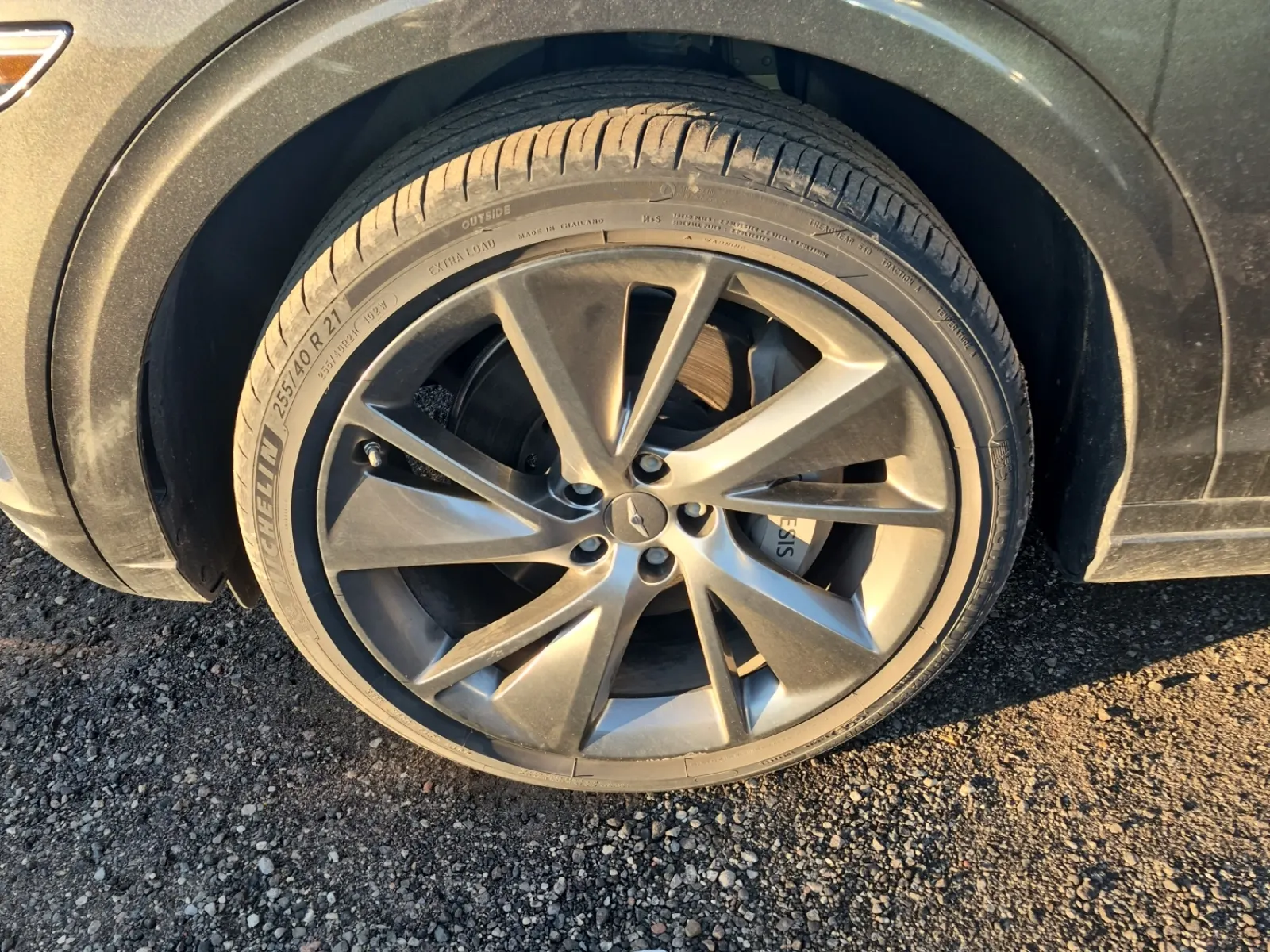 Front driver wheel/tire photo