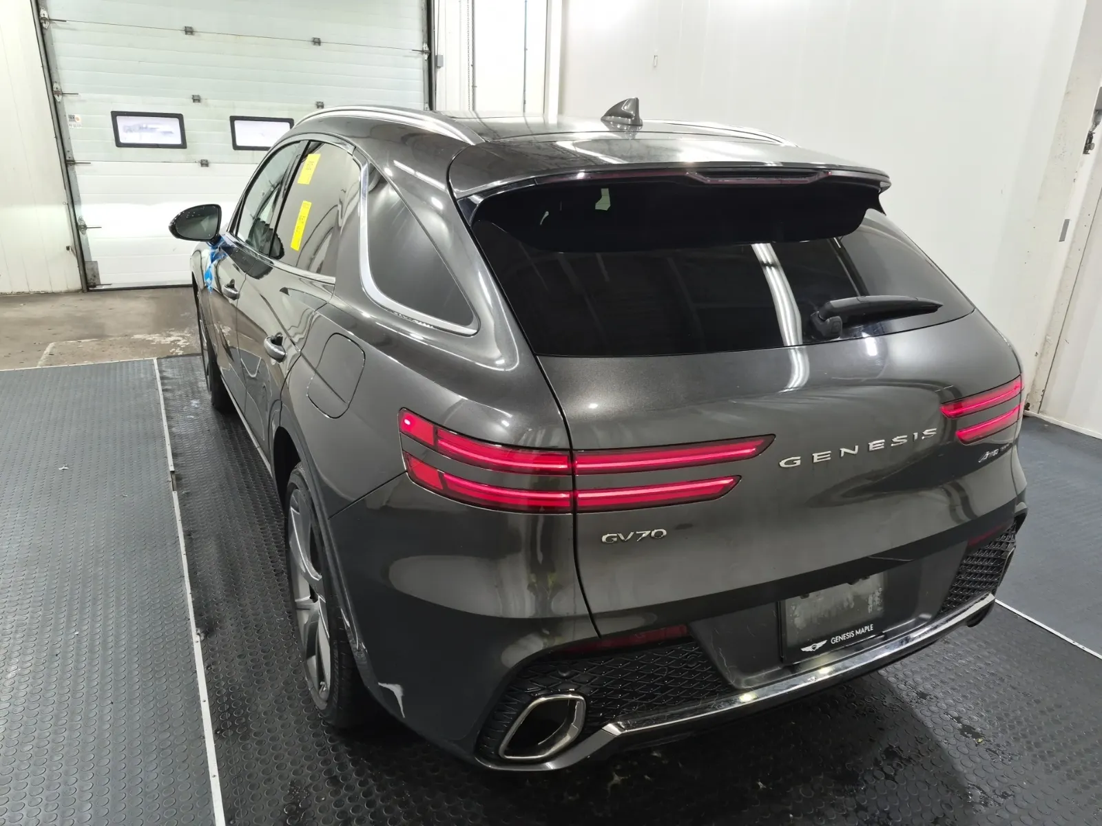 Driver Rear 3/4 Photo