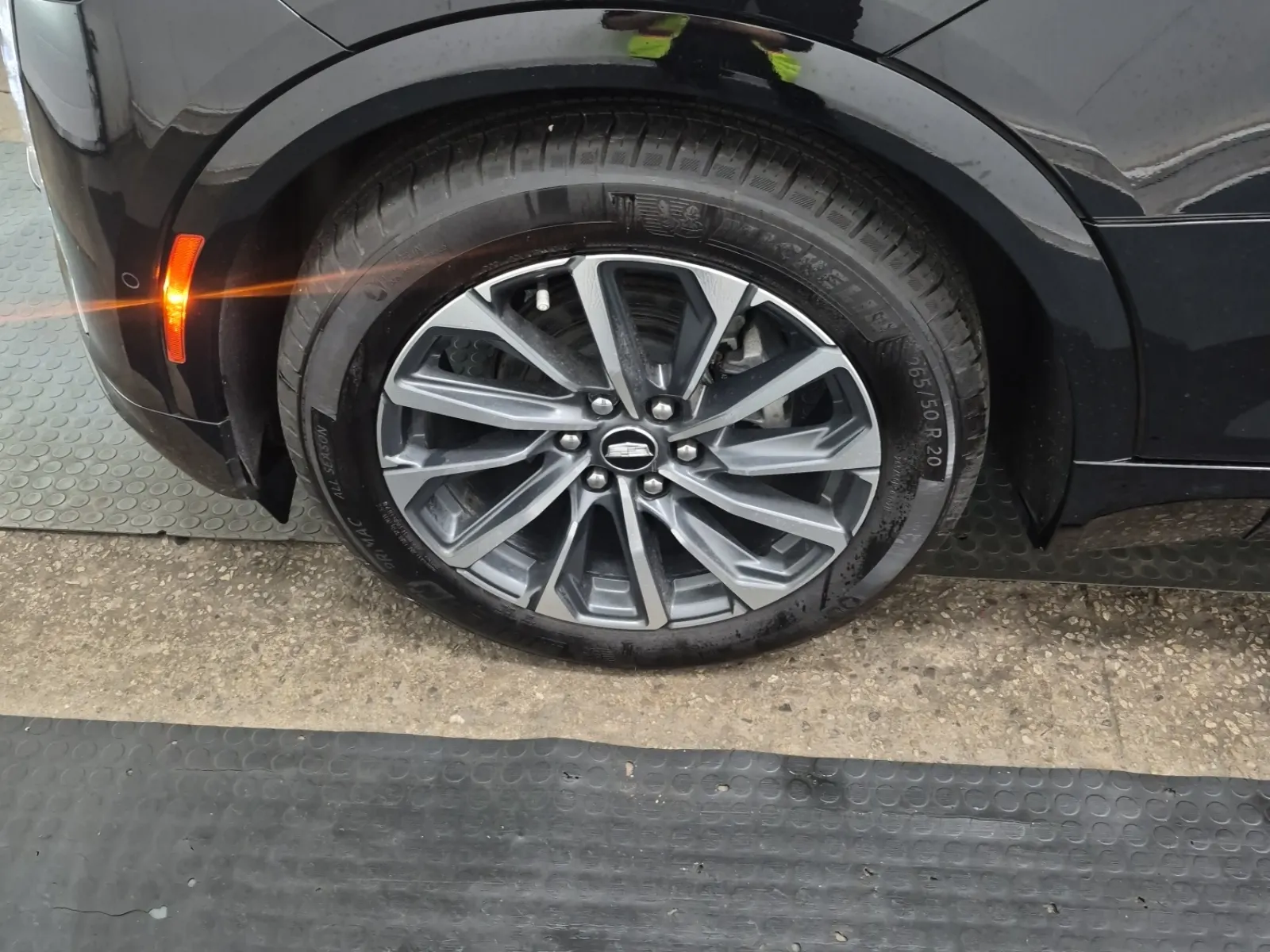 Front driver wheel/tire photo