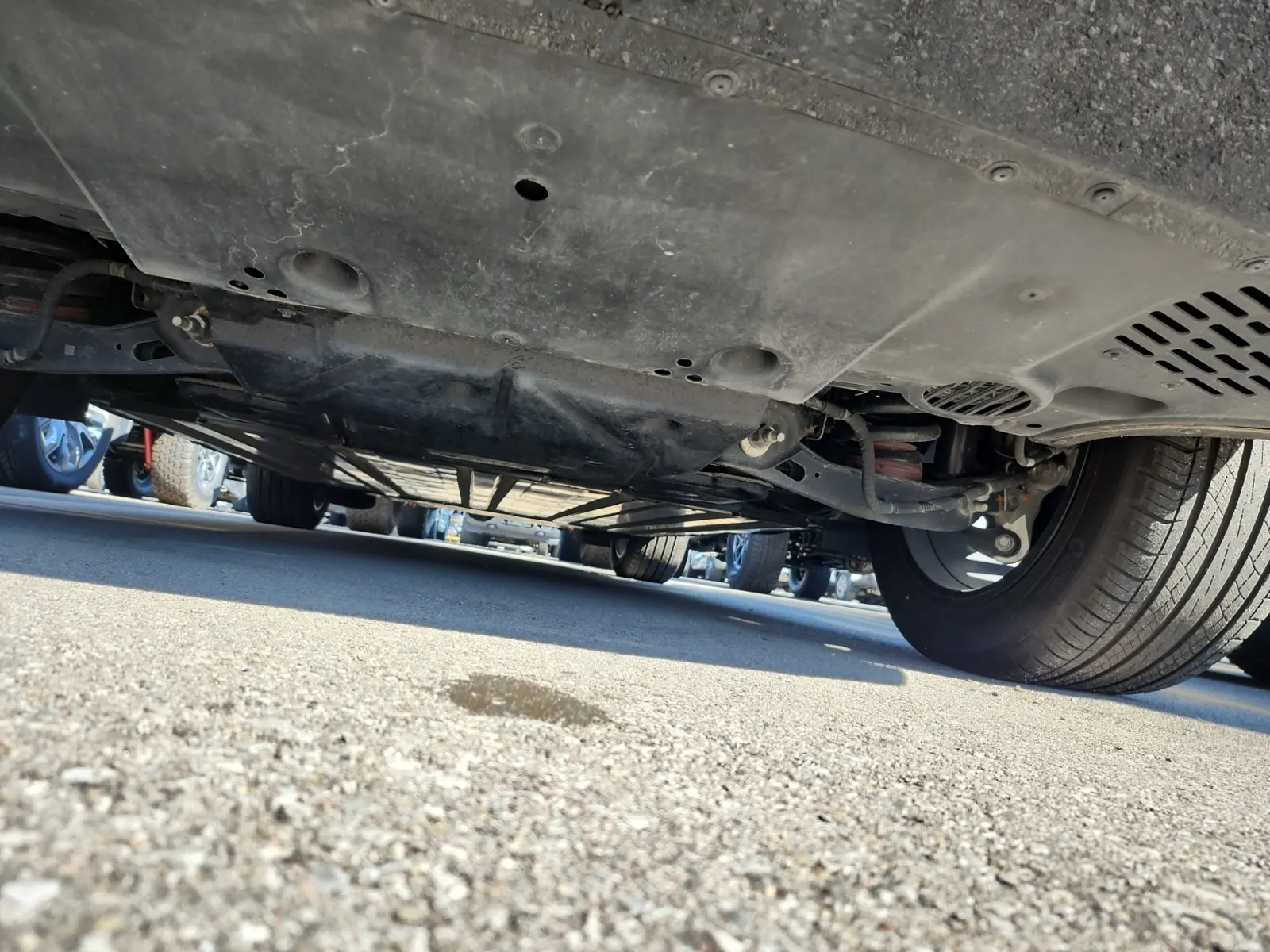 Undercarriage - Rear Photo