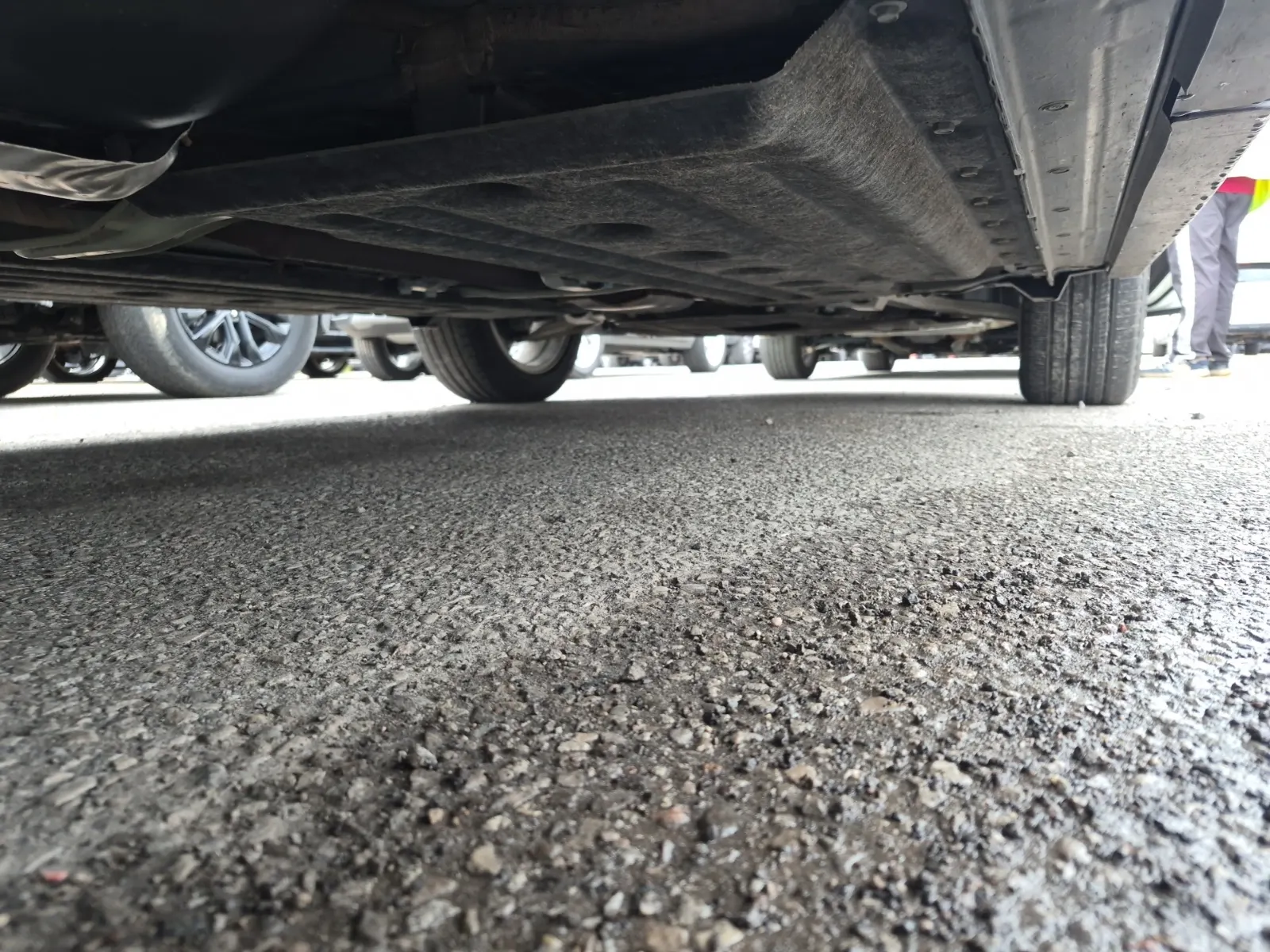 Undercarriage - Passenger Photo