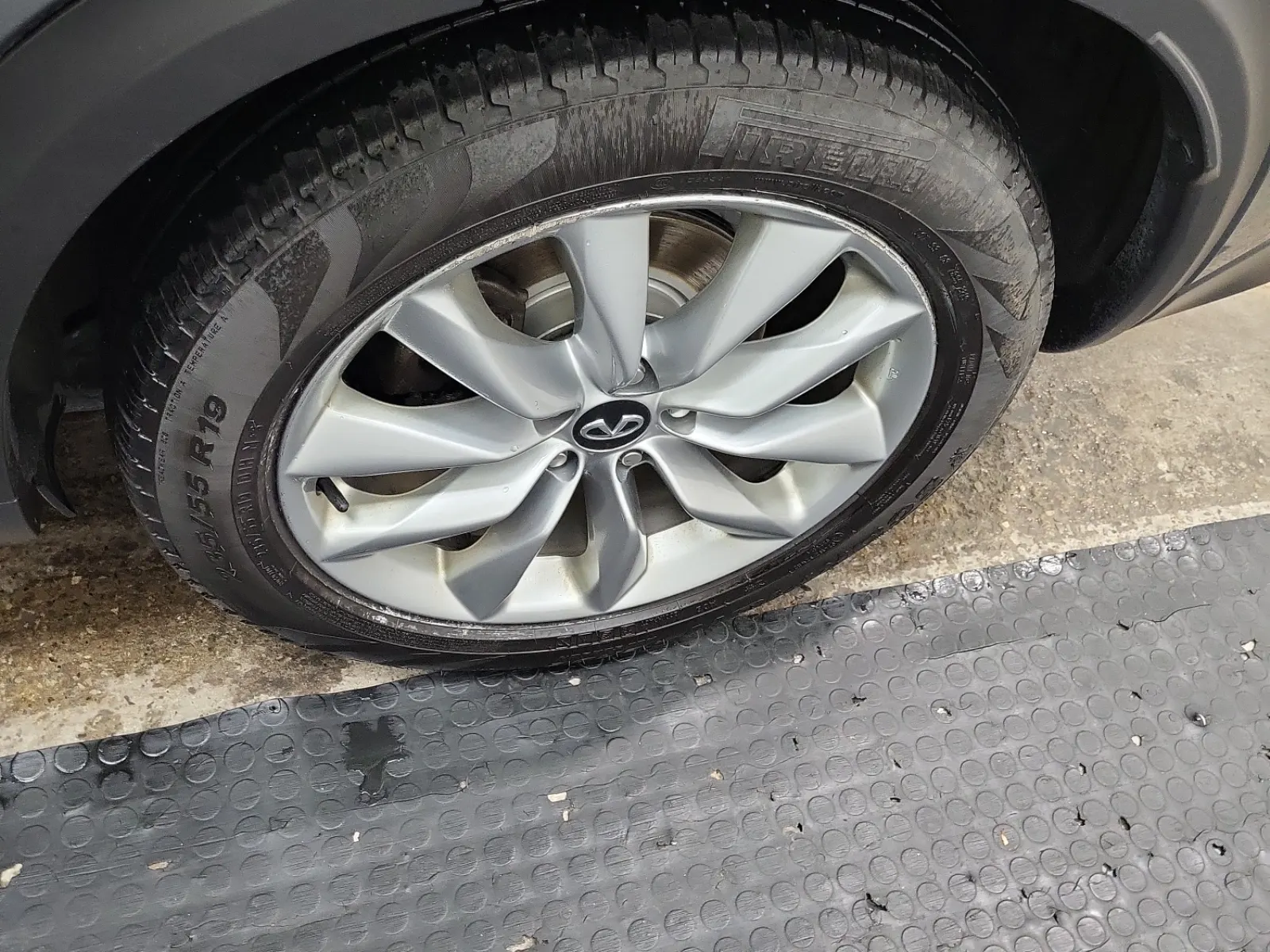 Left Rear Wheel/Tire Photo