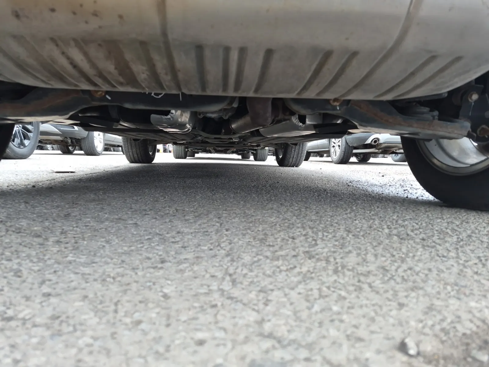 Undercarriage - Rear Photo