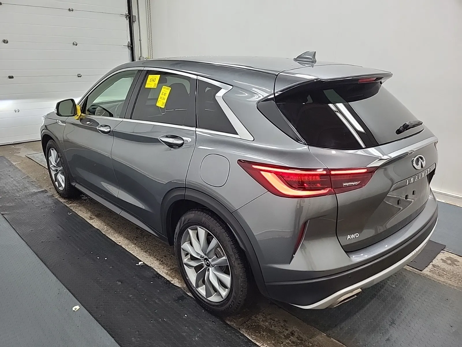 Driver Rear 3/4 Photo
