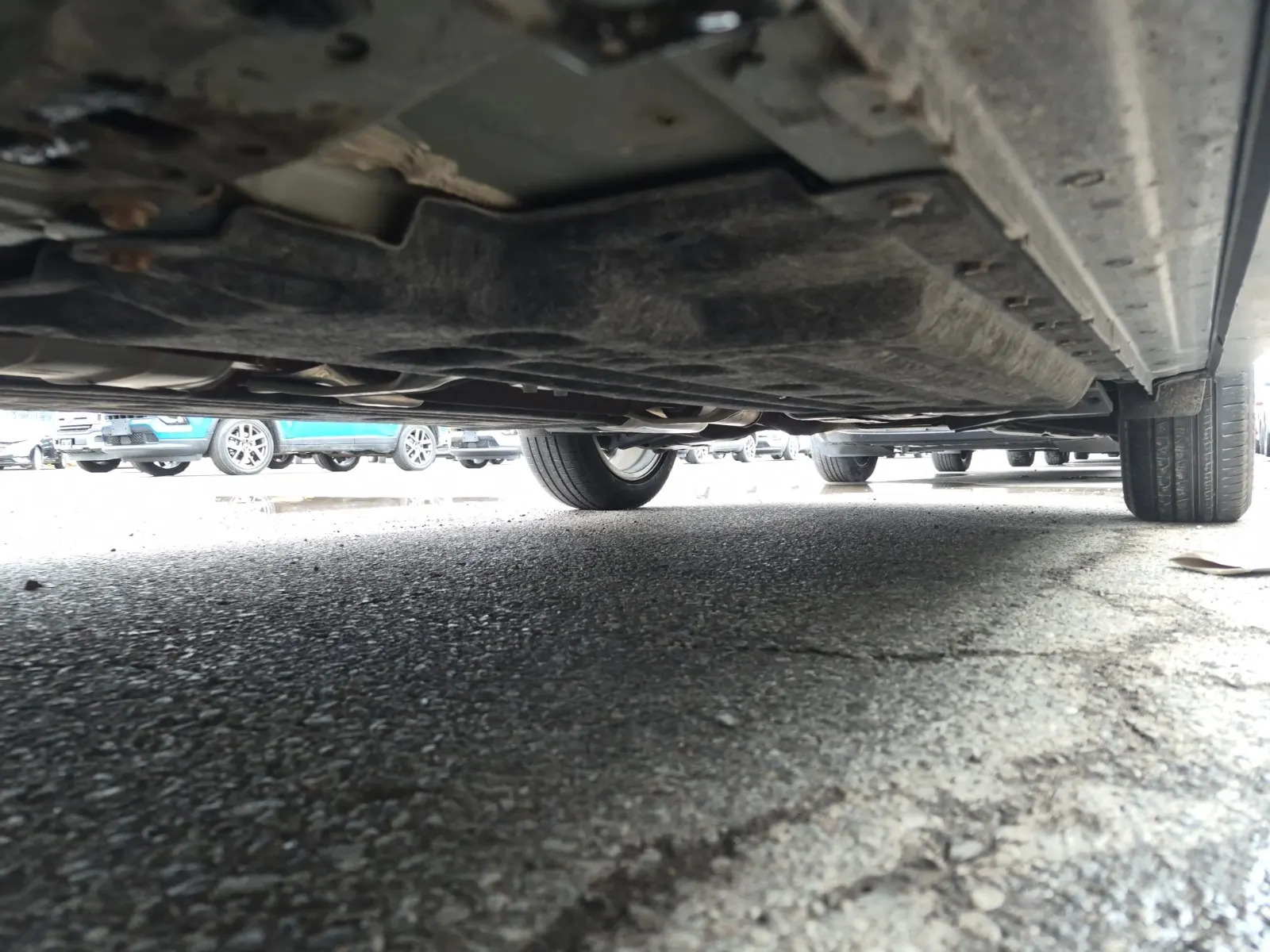 Undercarriage - Driver Photo