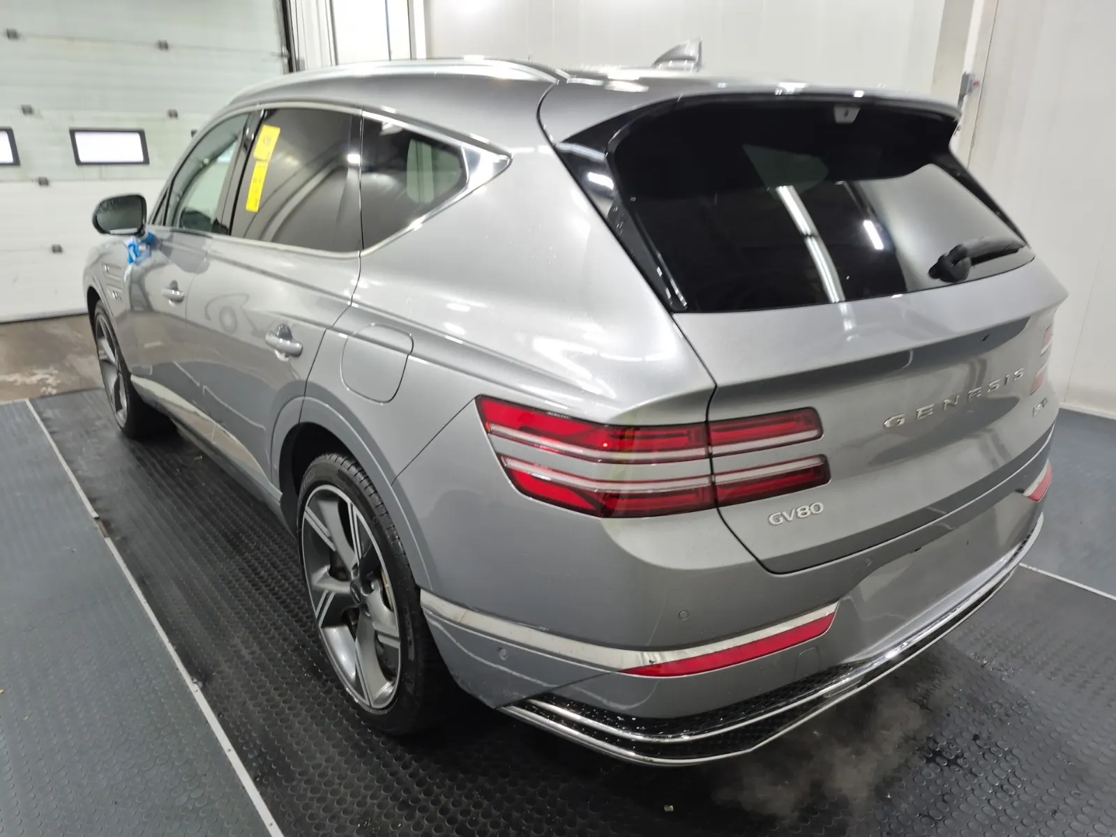 Driver Rear 3/4 Photo
