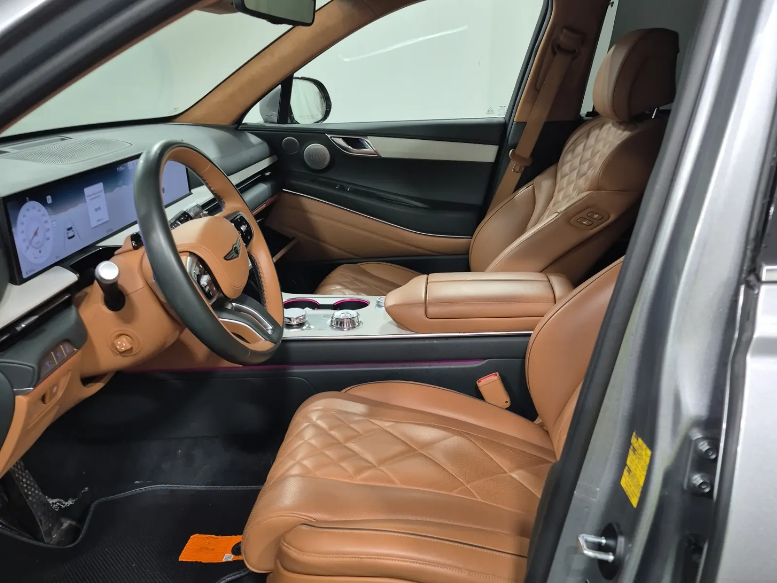 Front Interior Photo