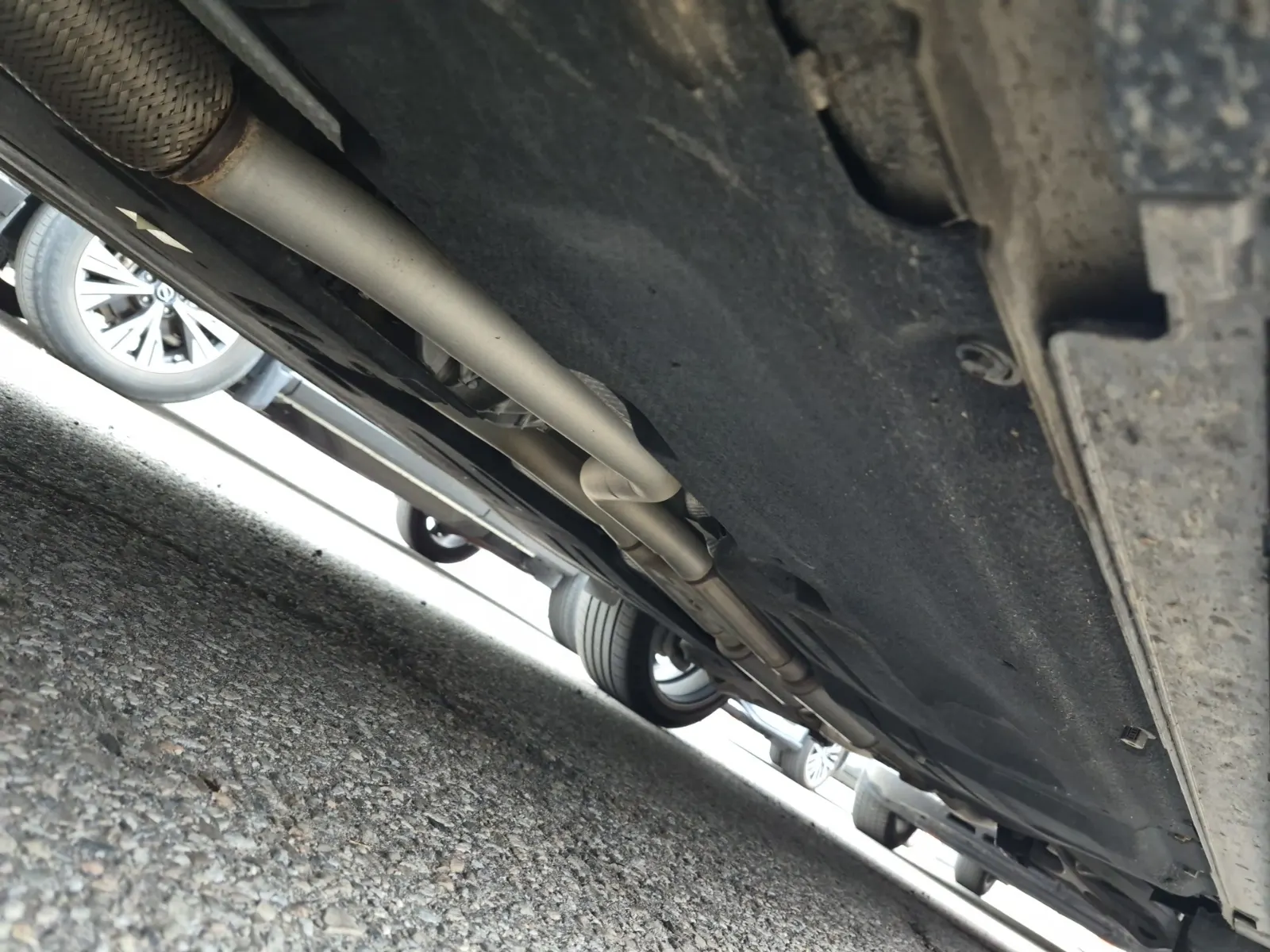 Undercarriage - Driver Photo