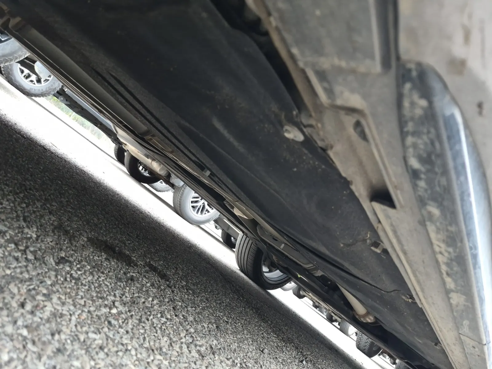 Undercarriage - Passenger Photo