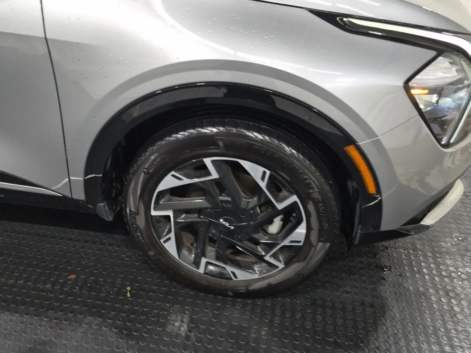 Right Front Wheel/Tire Photo