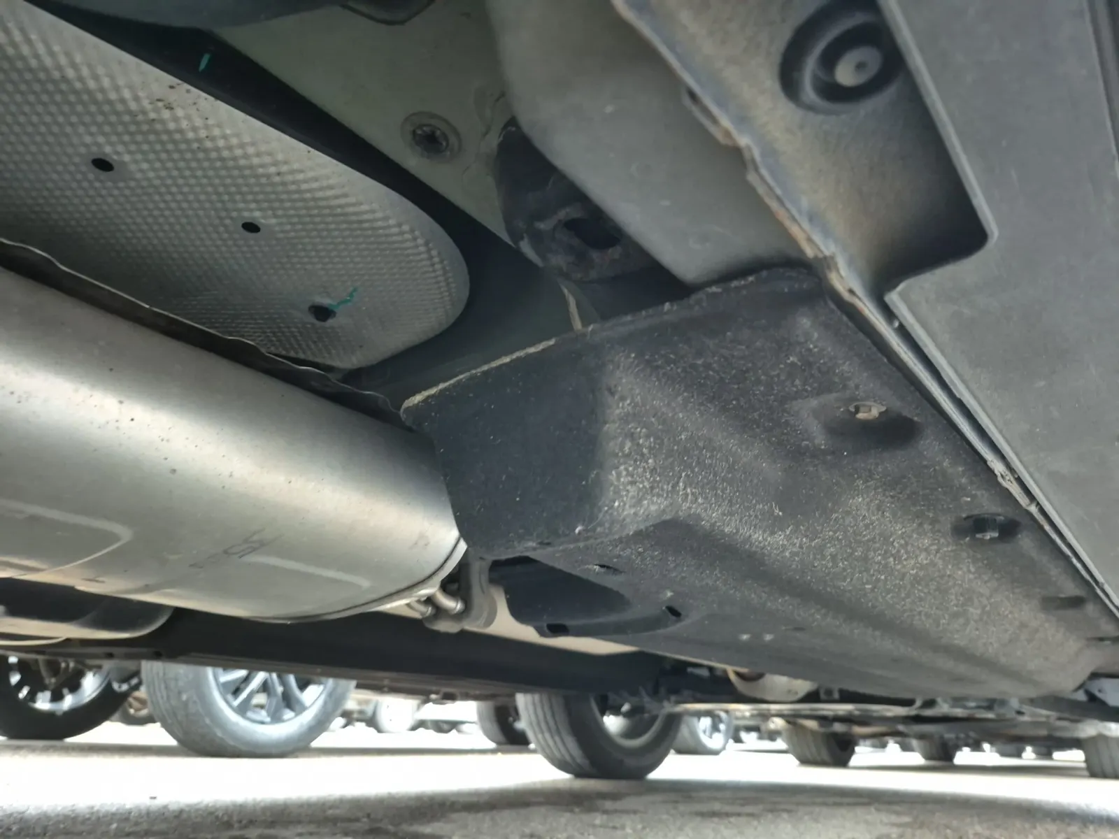 Undercarriage - Passenger Photo