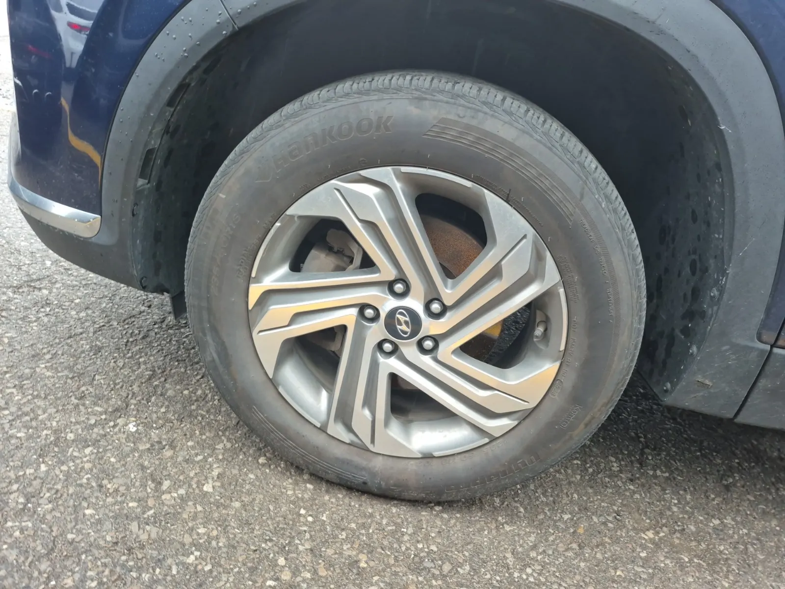 Front driver wheel/tire photo
