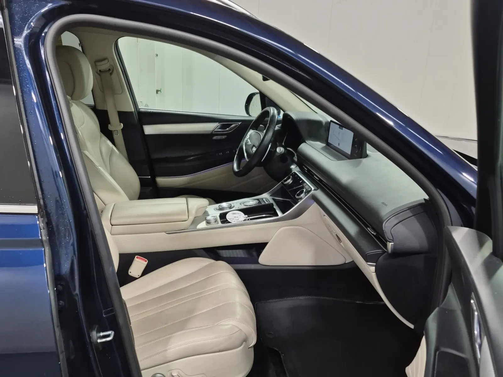 Right Side Interior Photo