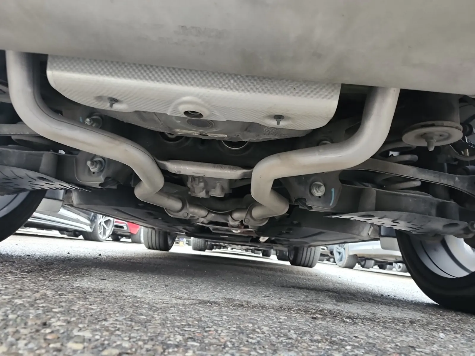 Undercarriage - Rear Photo