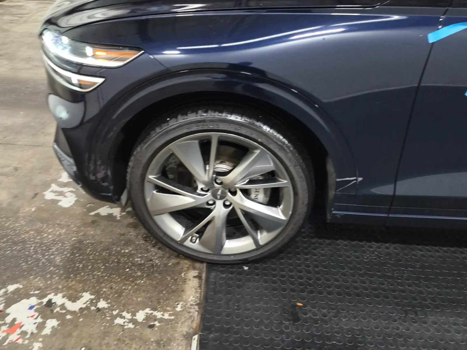 Front driver wheel/tire photo