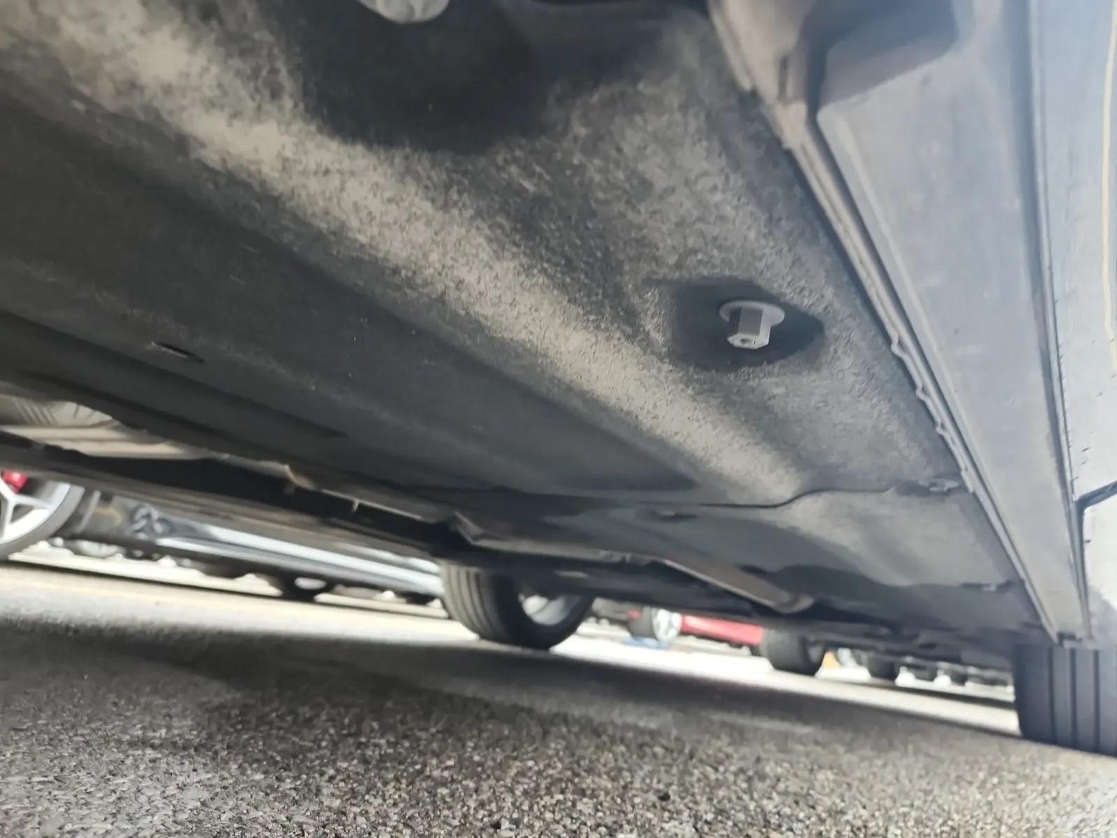 Undercarriage - Passenger Photo