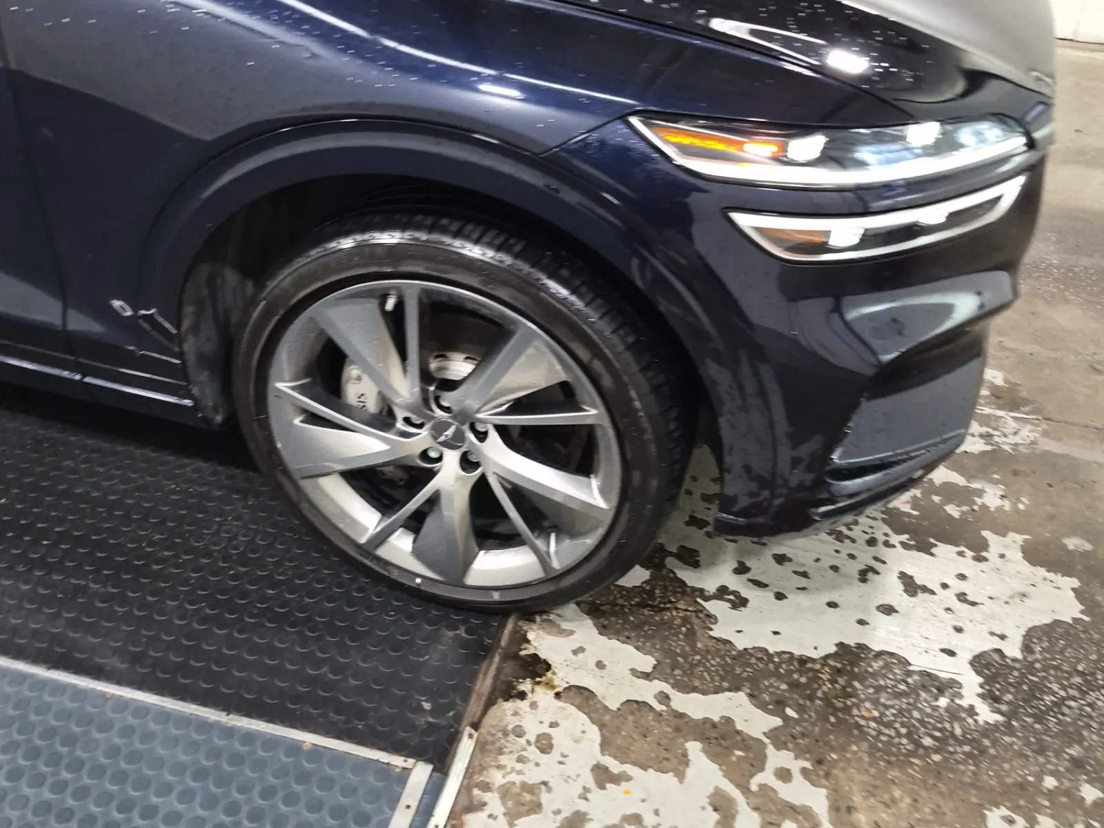 Right Front Wheel/Tire Photo