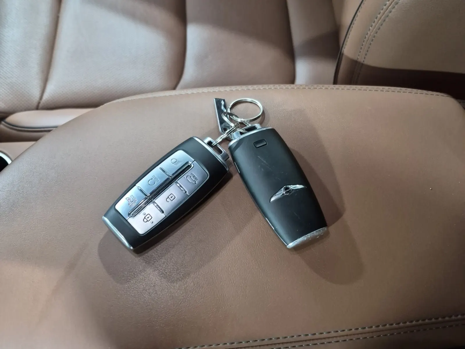 Keys/Fobs/Manual Photo