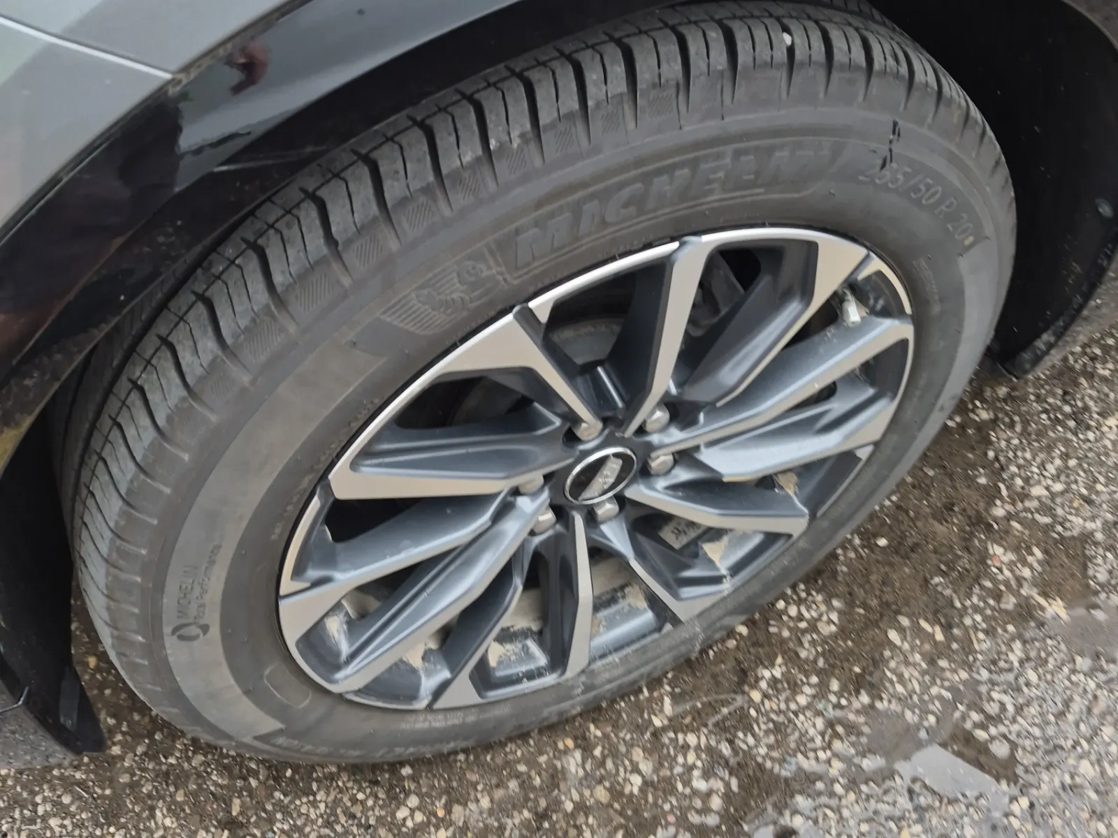 Front driver wheel/tire photo