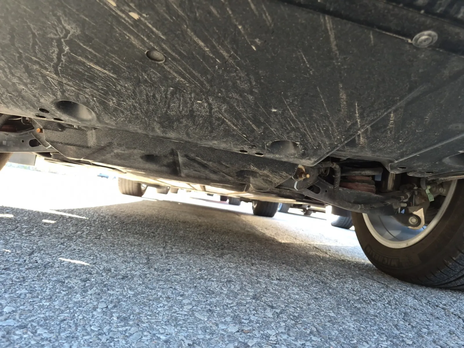 Undercarriage - Rear Photo