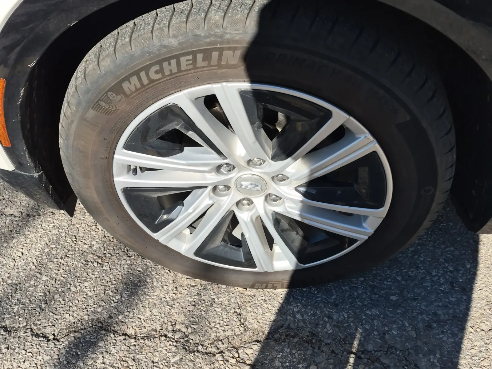 Front driver wheel/tire photo