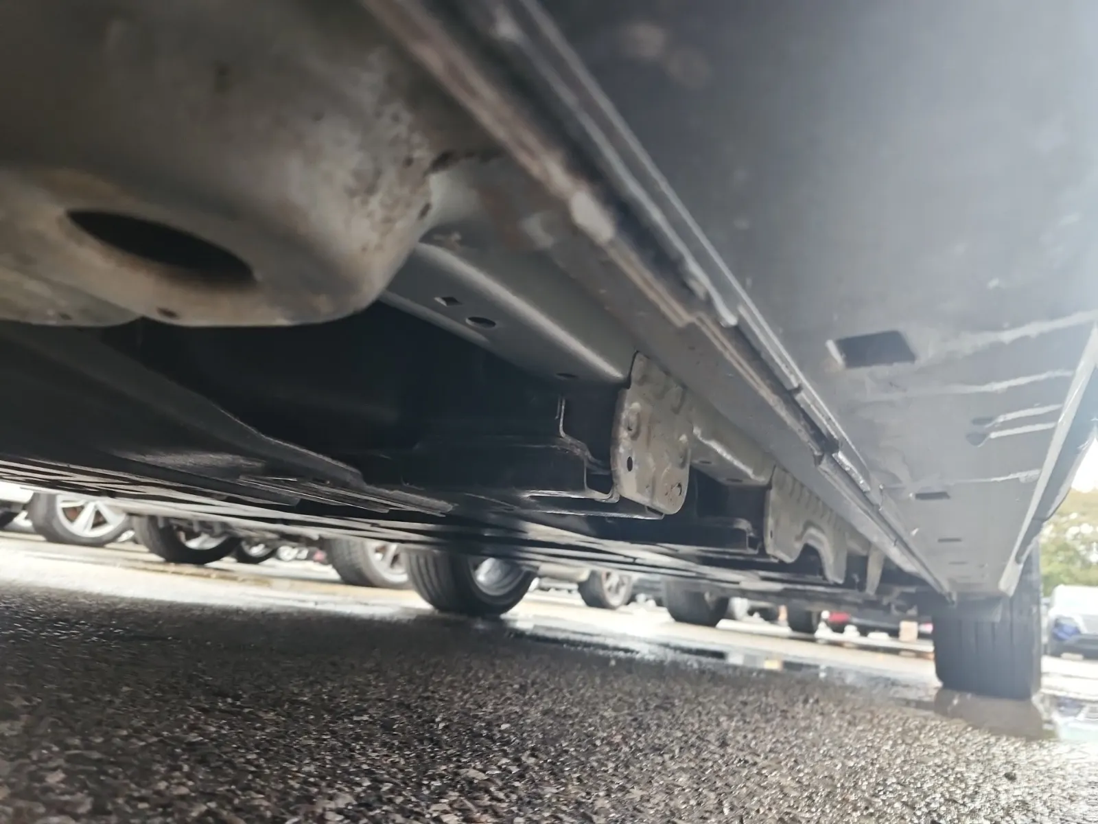 Undercarriage - Driver Photo