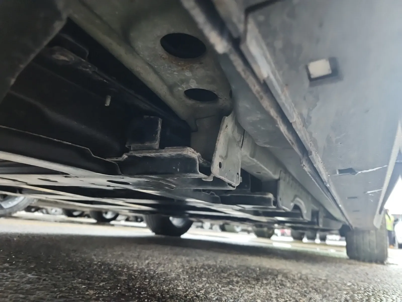 Undercarriage - Passenger Photo