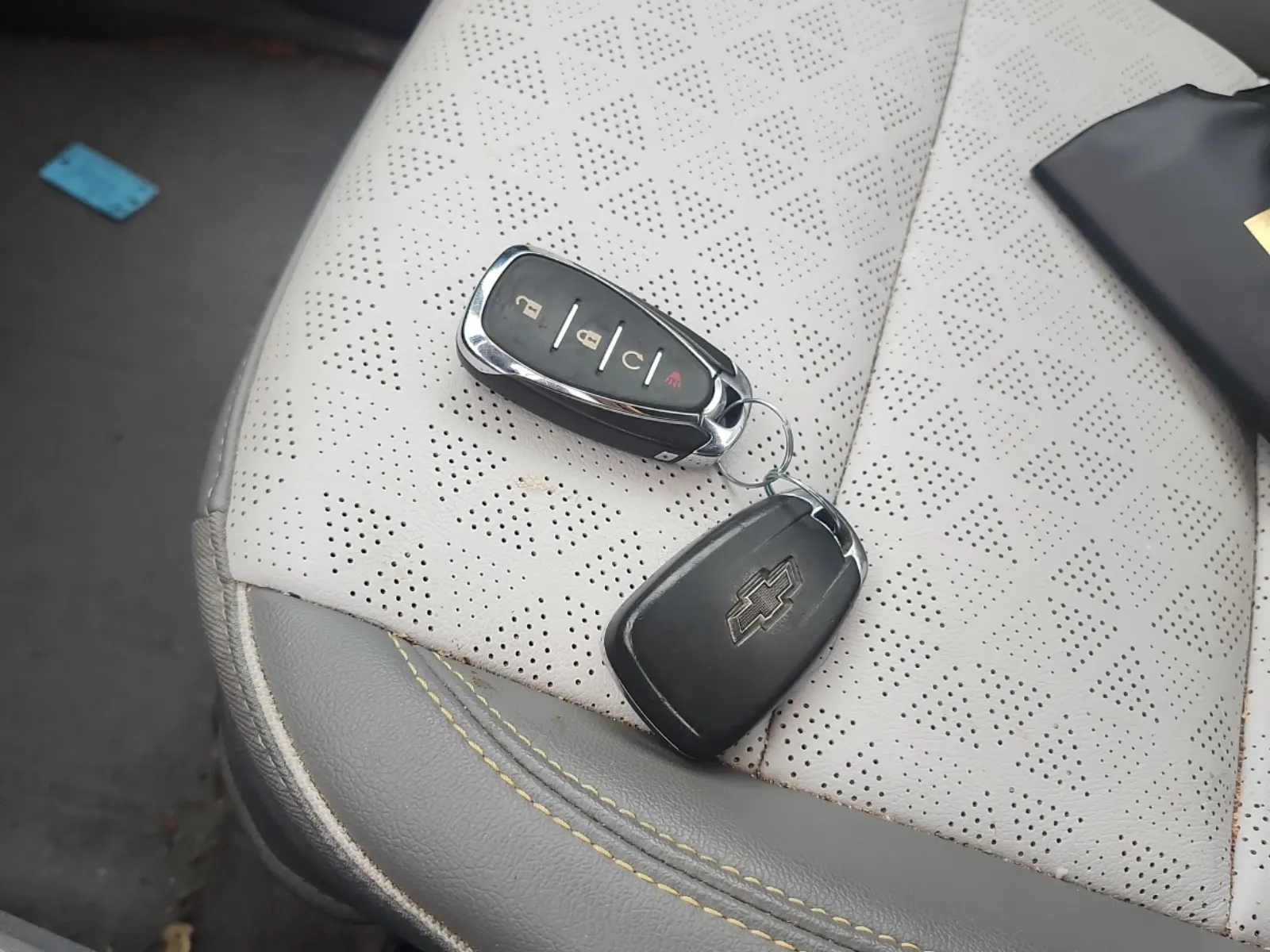 Keys/Fobs/Manual Photo