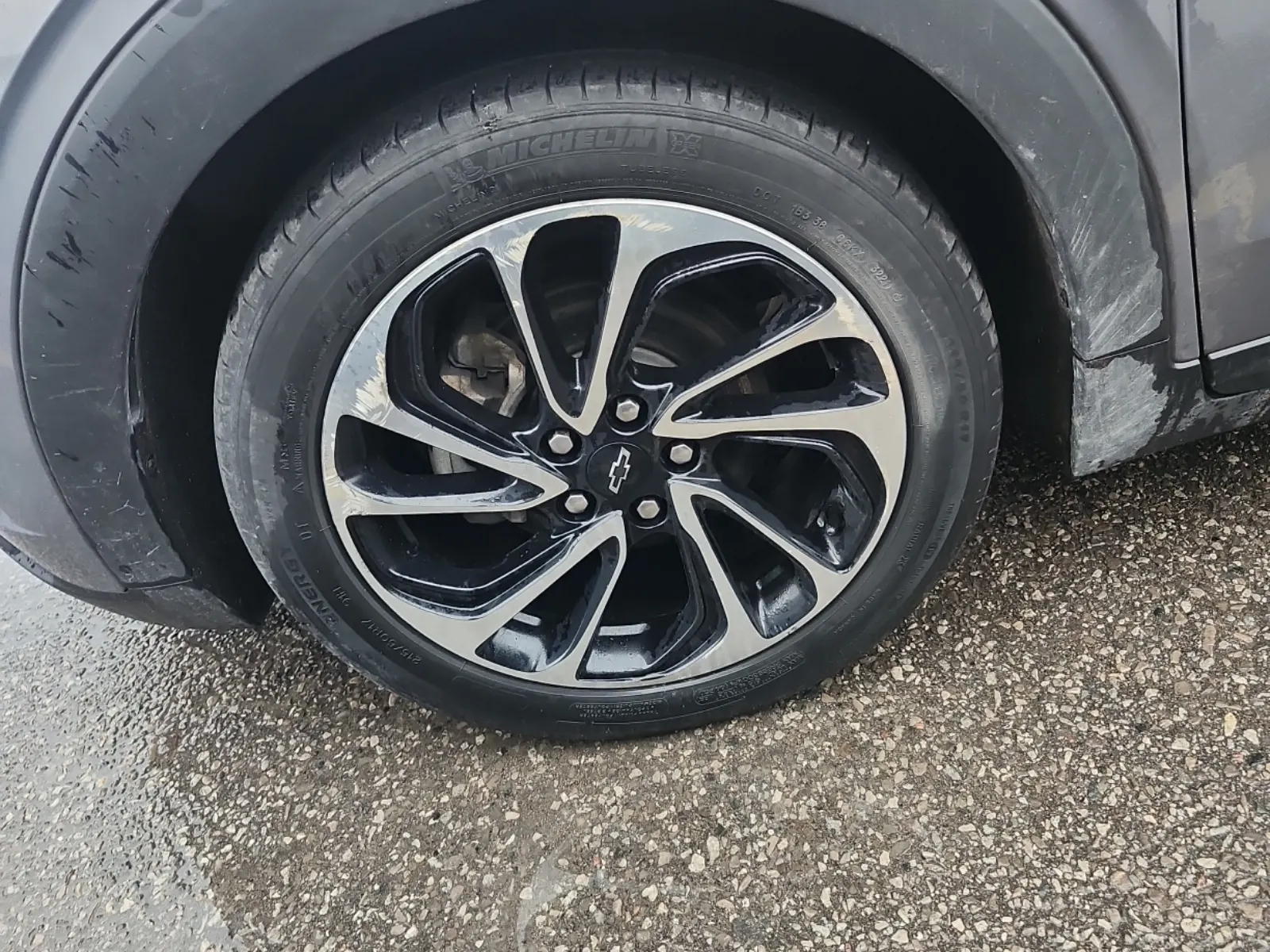 Front driver wheel/tire photo