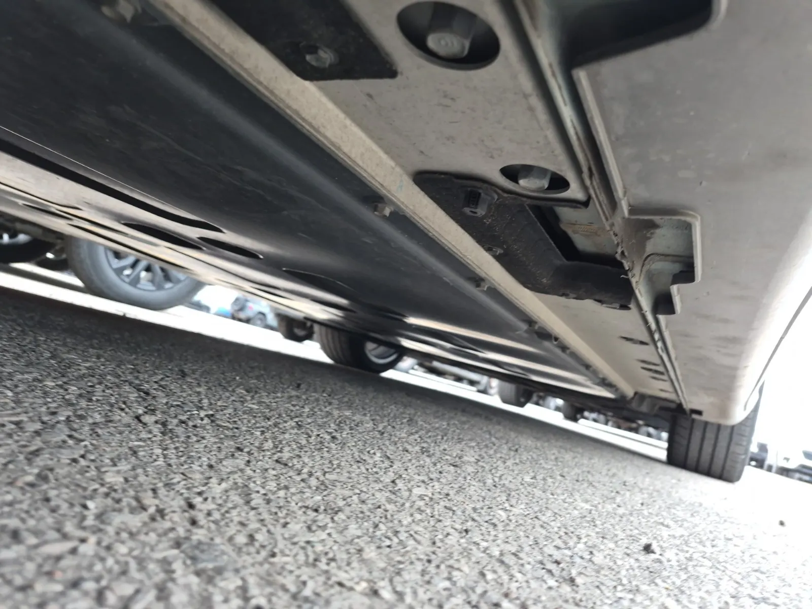 Undercarriage - Passenger Photo
