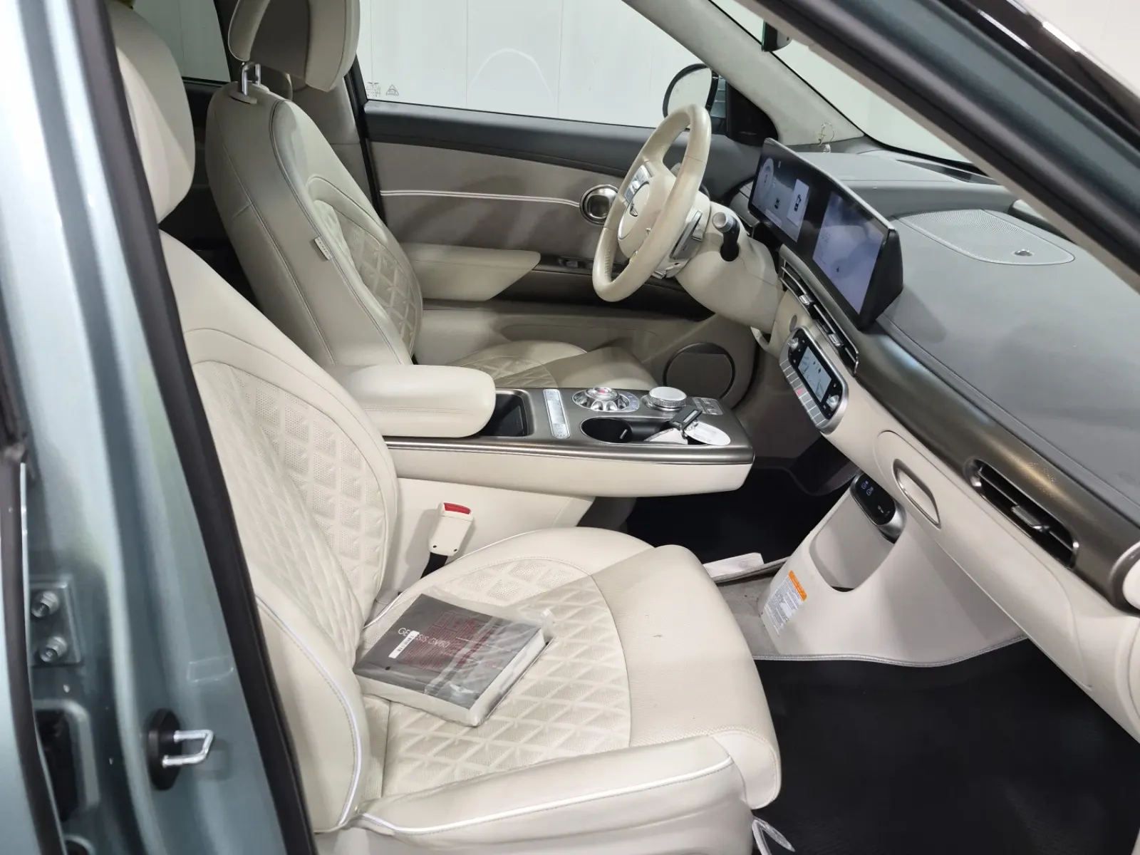 Right Side Interior Photo