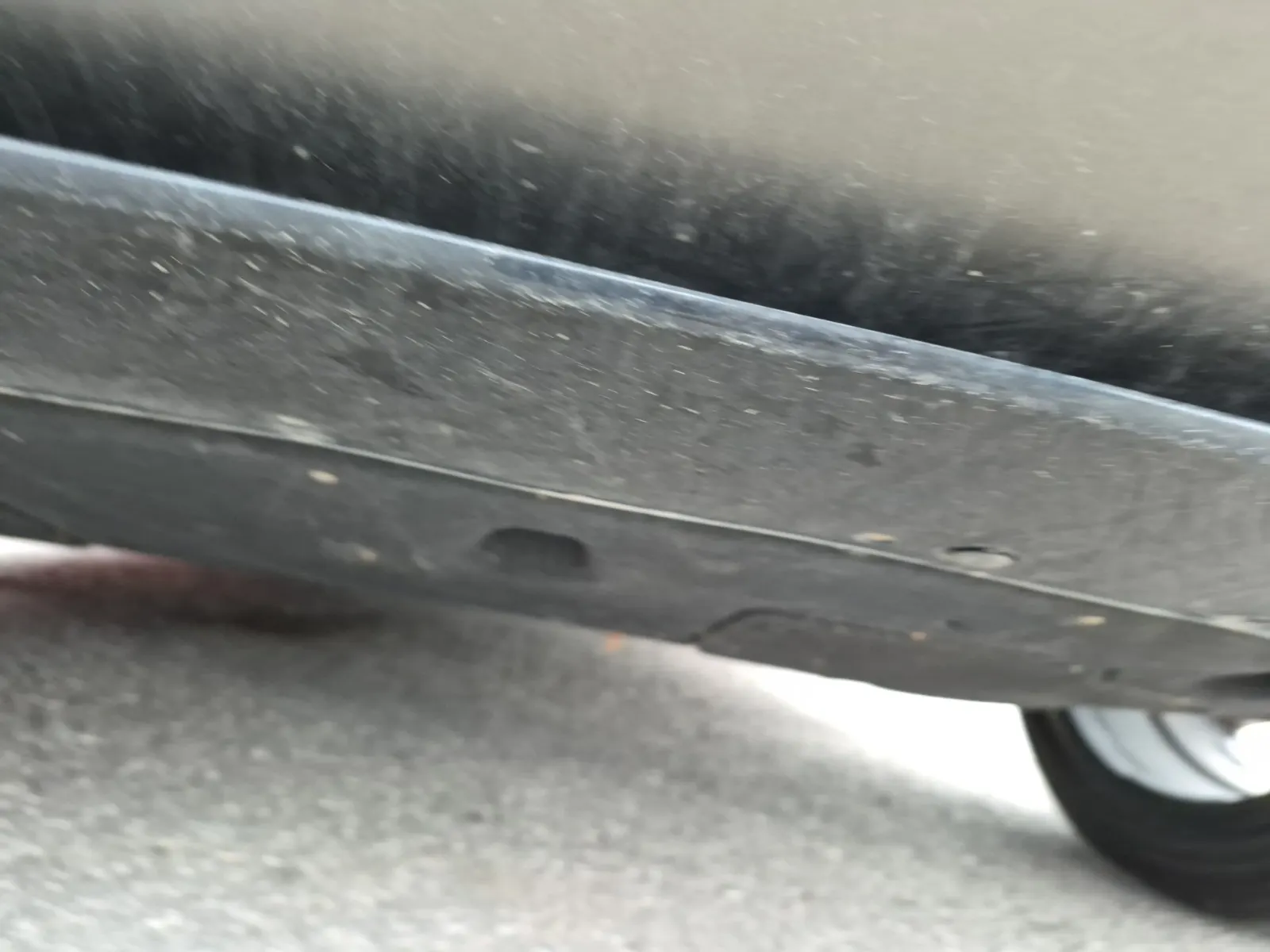 Undercarriage - Rear Photo