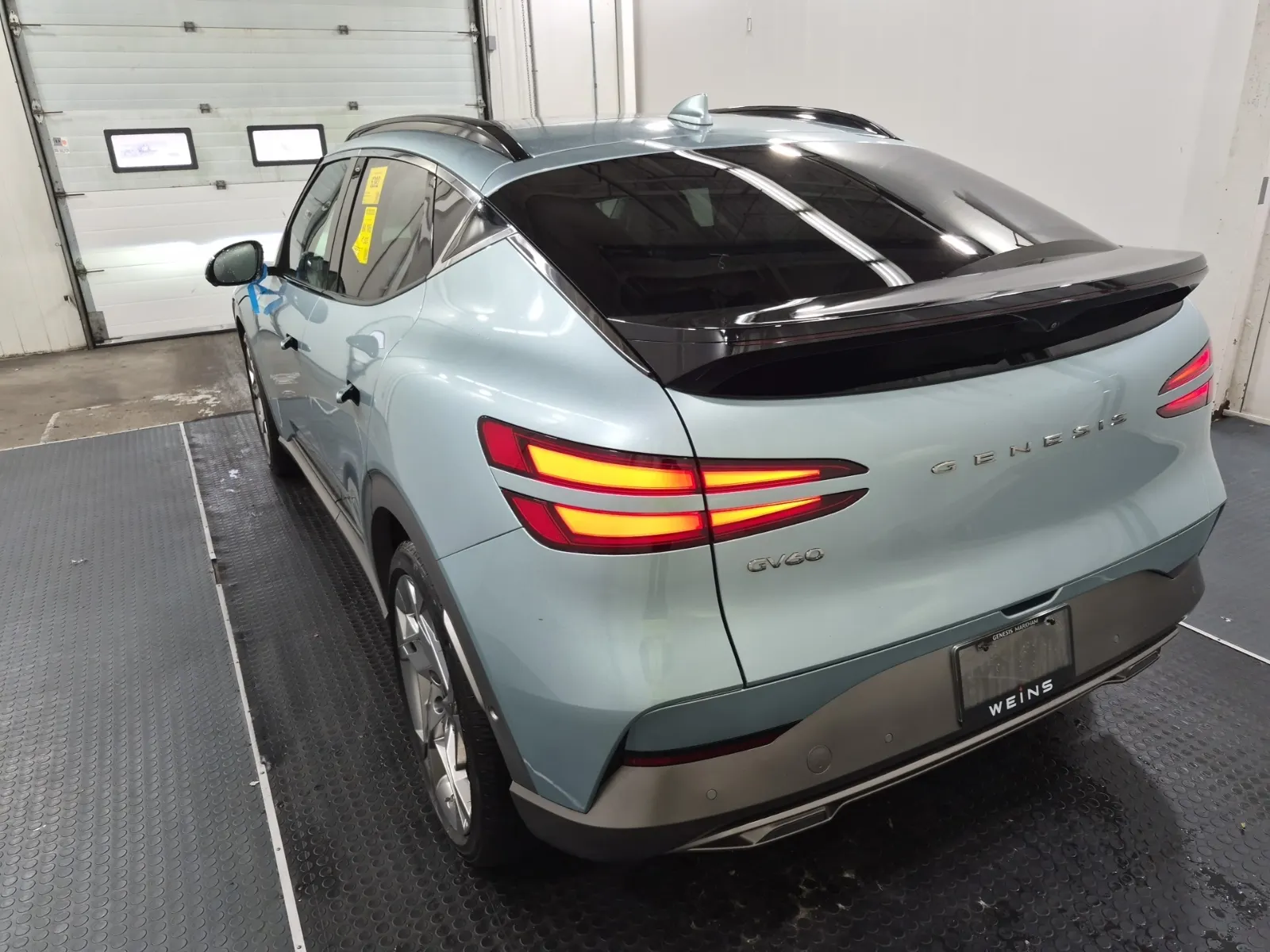 Driver Rear 3/4 Photo