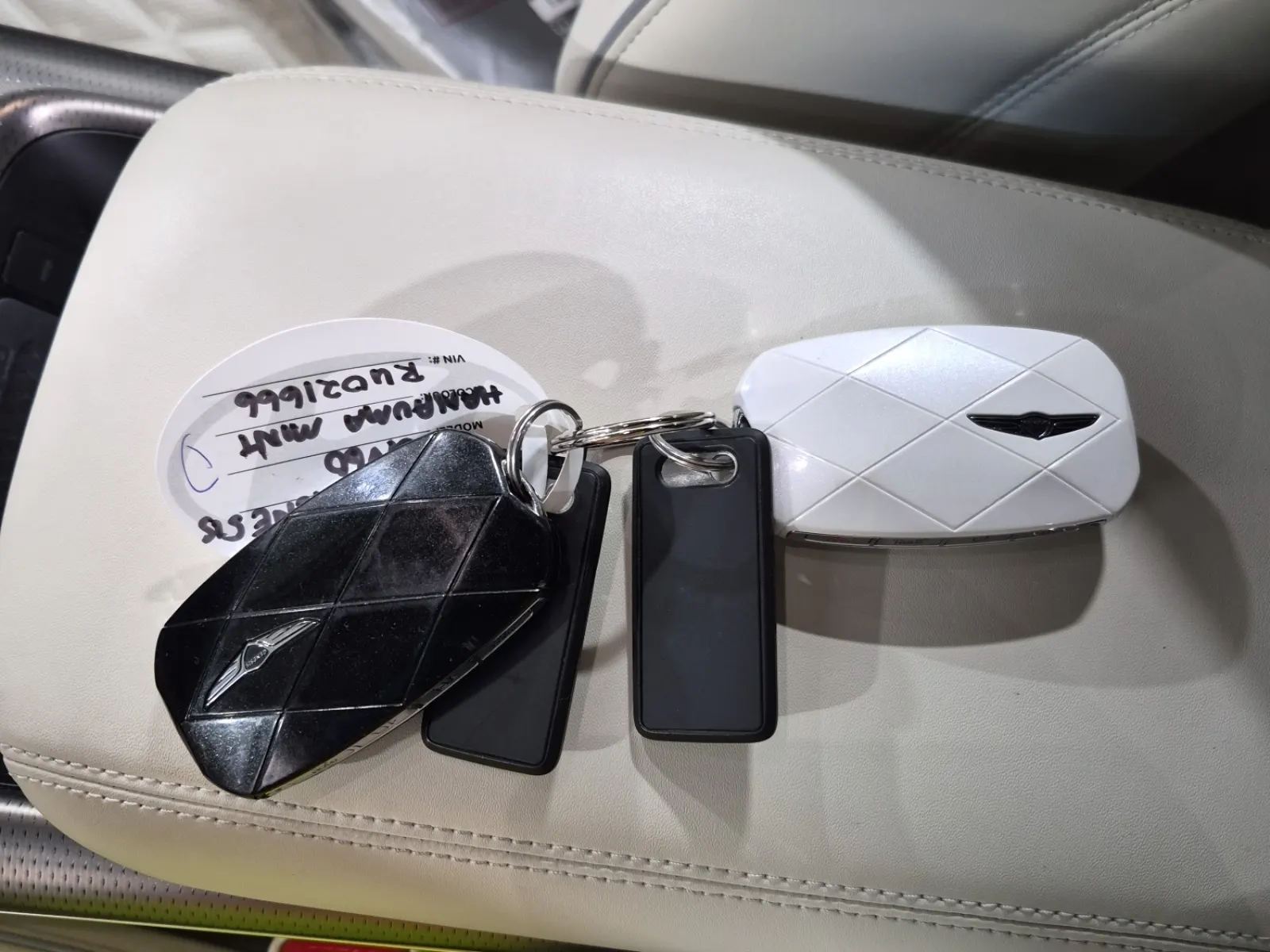 Keys/Fobs/Manual Photo