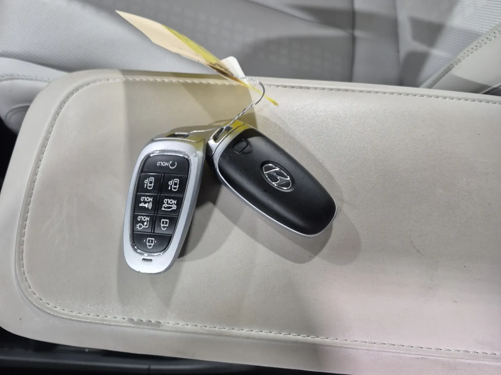 Keys/Fobs/Manual Photo
