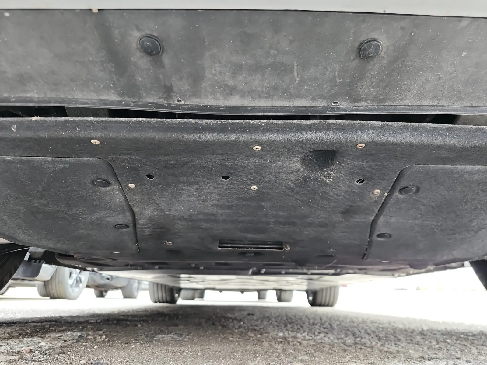 Undercarriage - Rear Photo