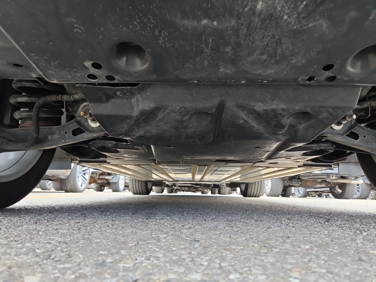 Undercarriage - Rear Photo