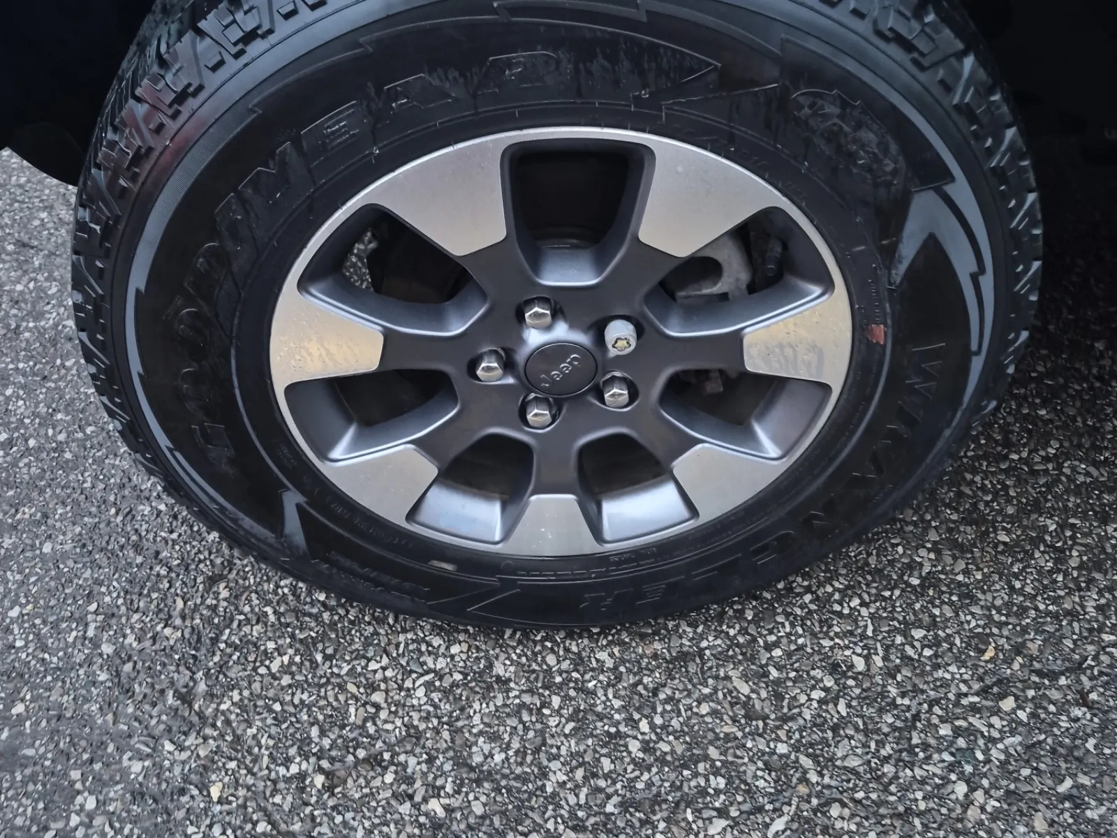 Front driver wheel/tire photo