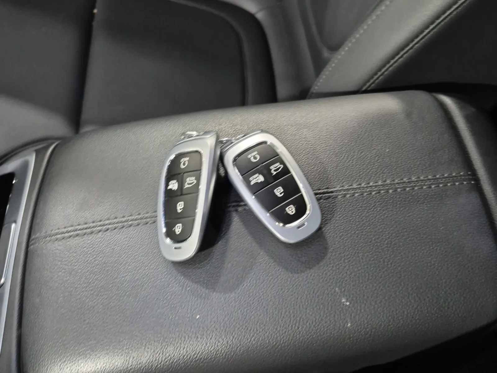 Keys/Fobs/Manual Photo