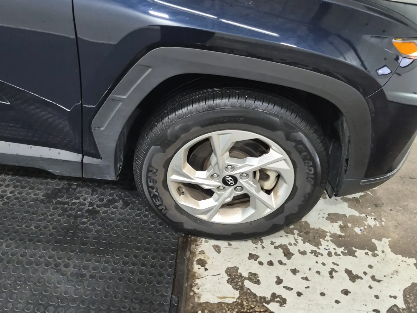 Right Front Wheel/Tire Photo