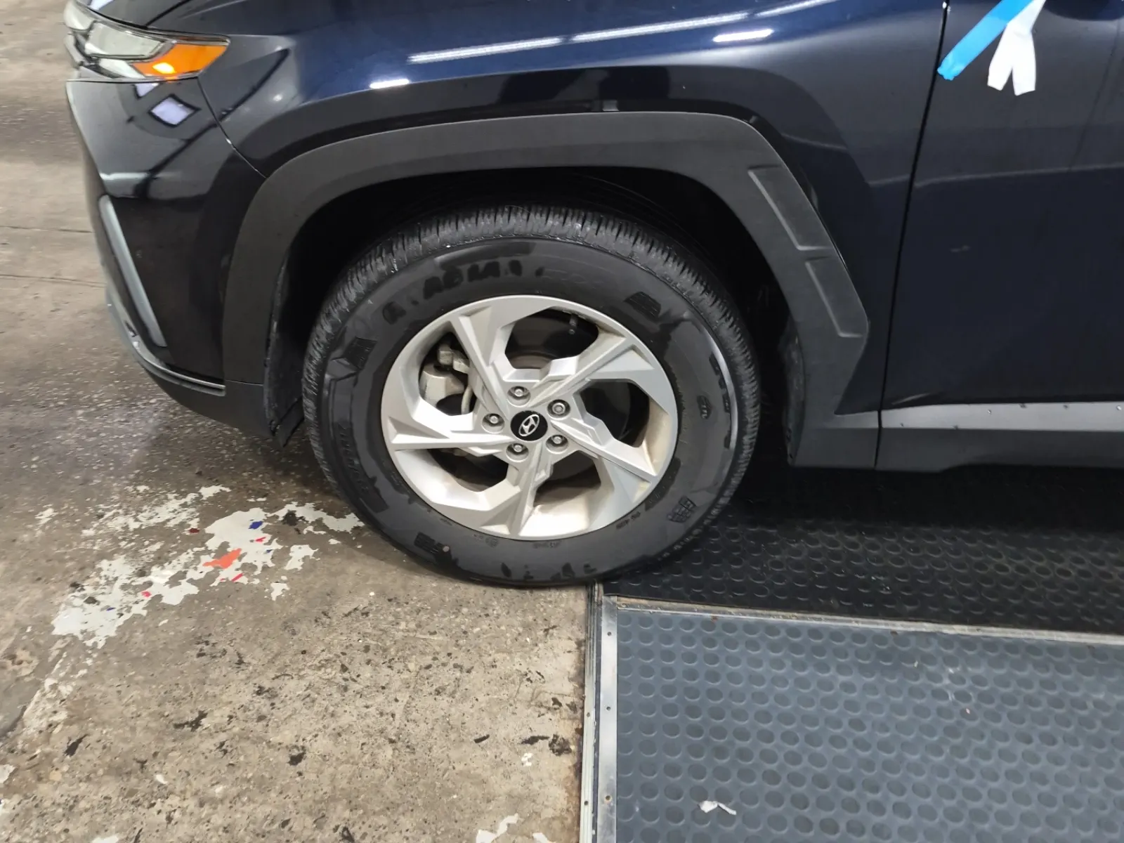 Front driver wheel/tire photo