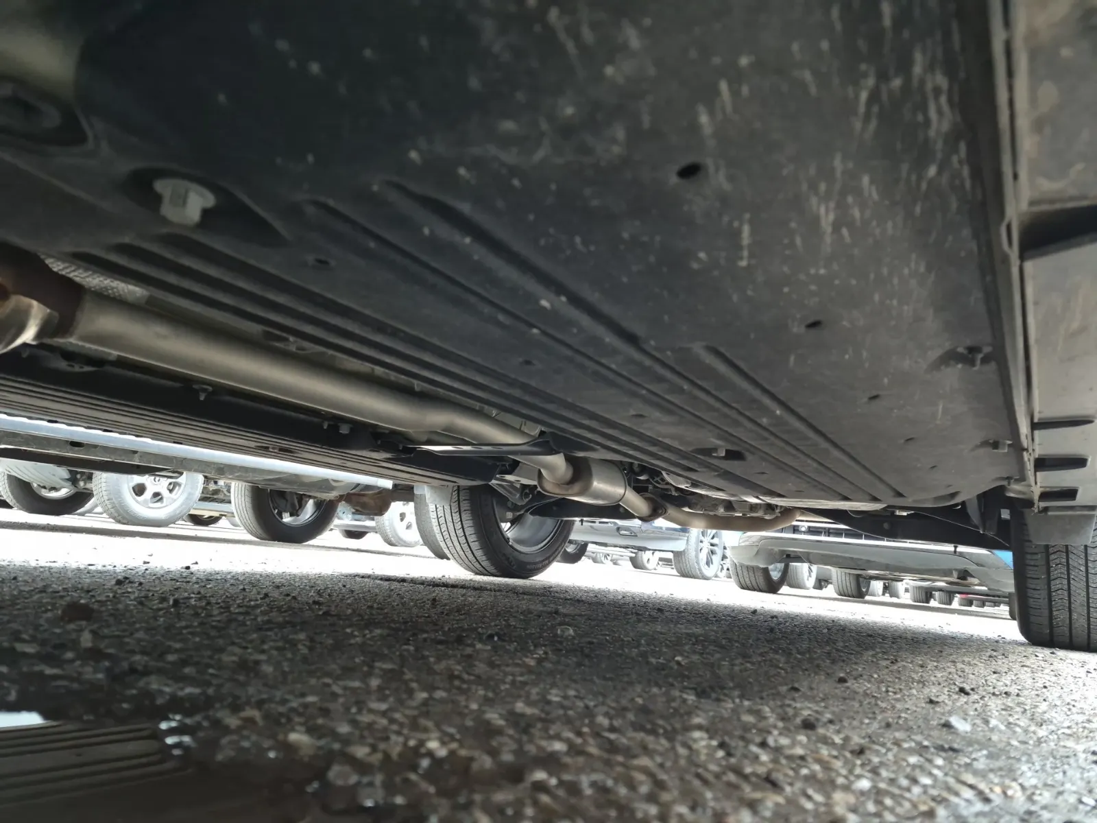 Undercarriage - Driver Photo