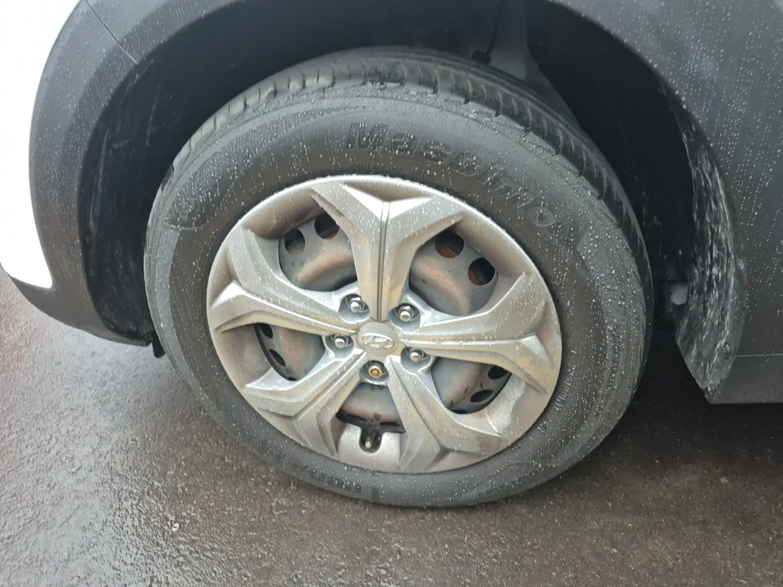 Front driver wheel/tire photo