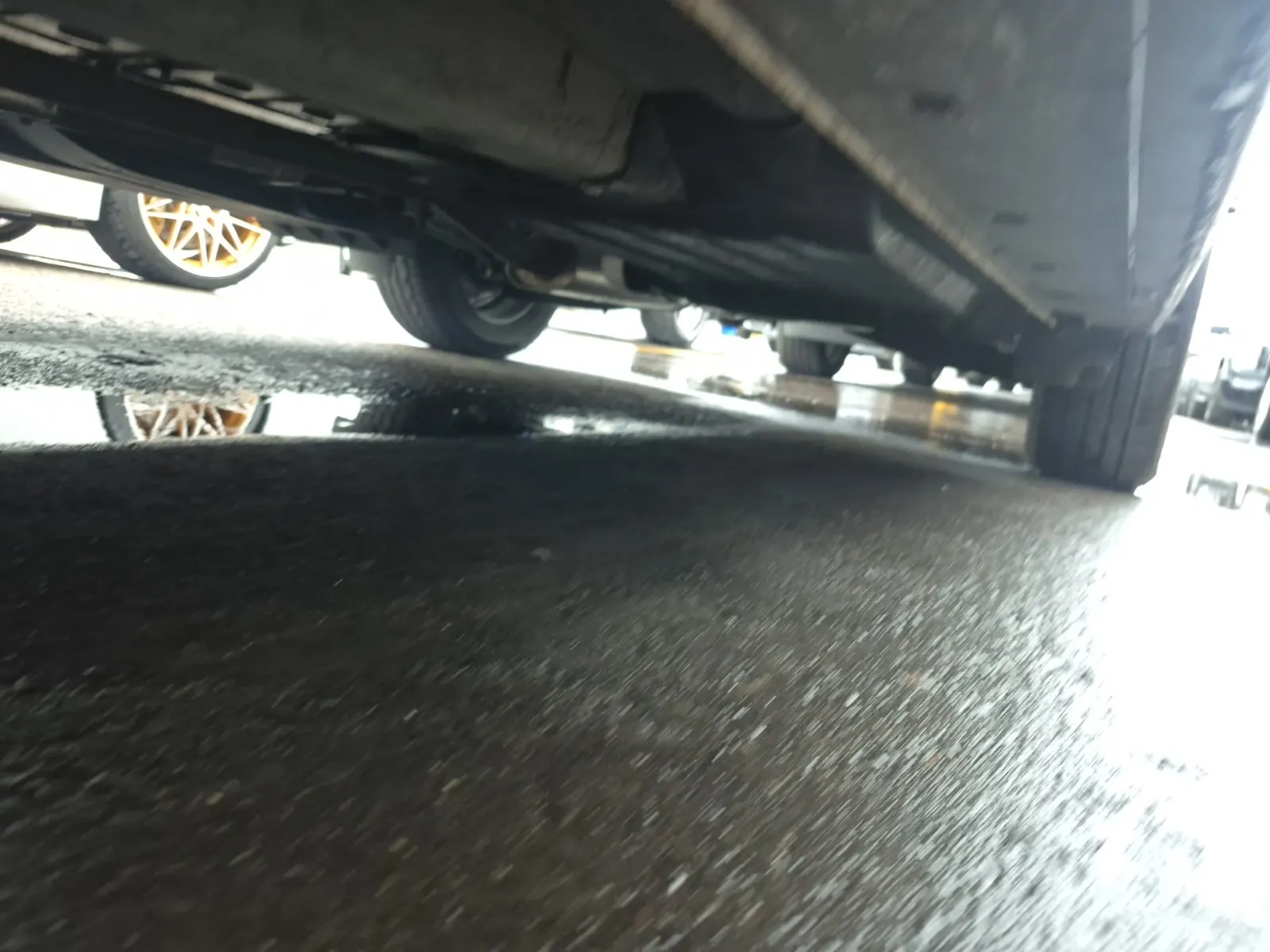 Undercarriage - Driver Photo